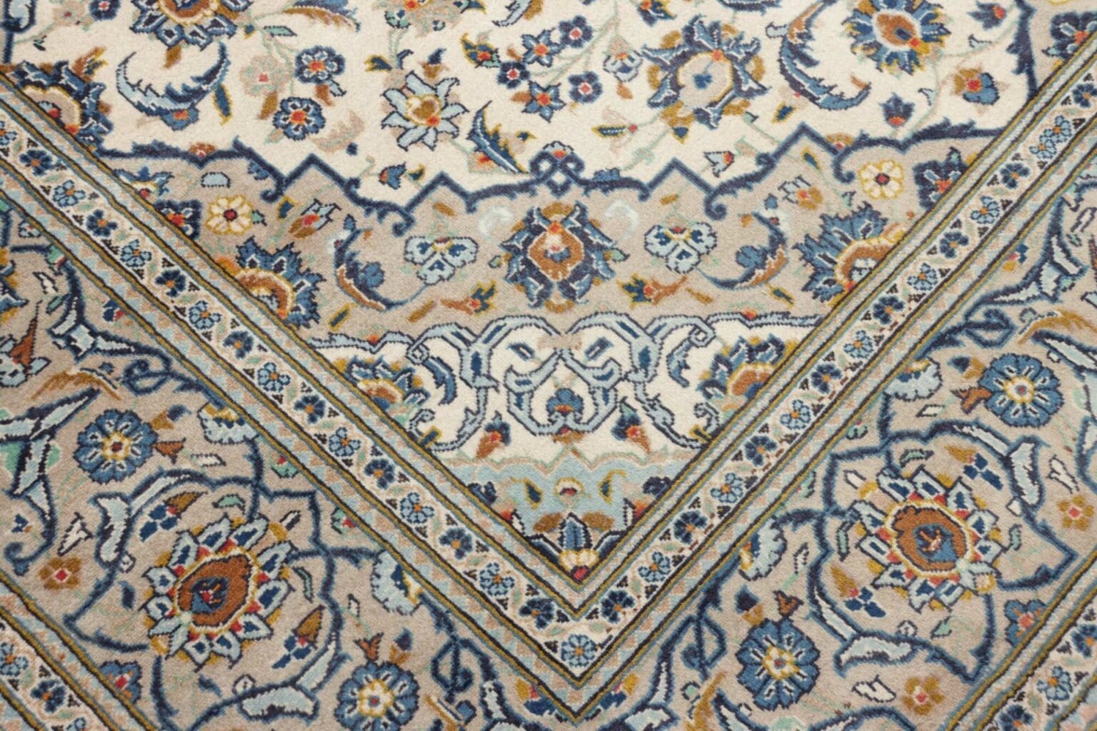 Hand-Knotted Wool Kashan Persian Rug, 197 × 307 cm – view 6