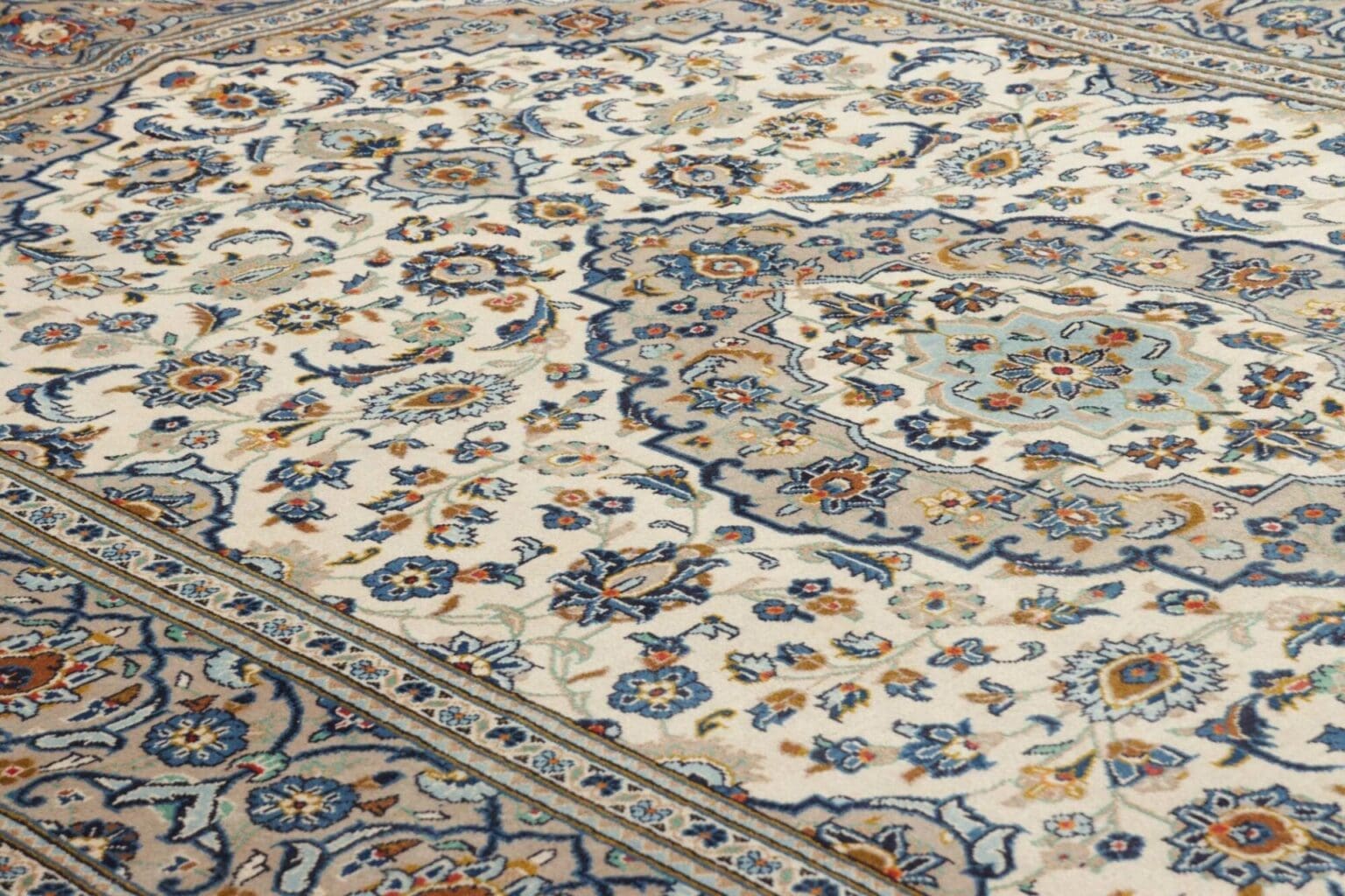 Hand-Knotted Wool Kashan Persian Rug, 197 × 307 cm – view 8