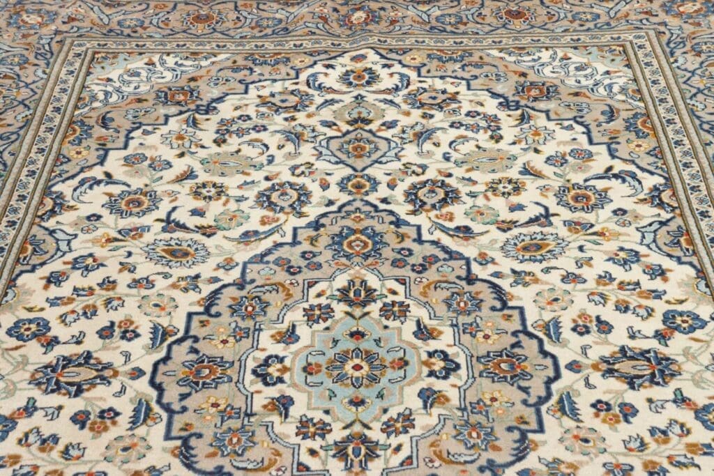 Hand-Knotted Wool Kashan Persian Rug, 197 × 307 cm – view 9