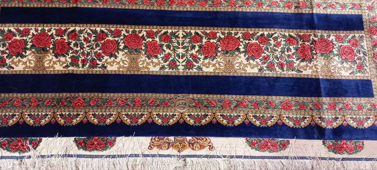 Rahmani Rose Carpet rug