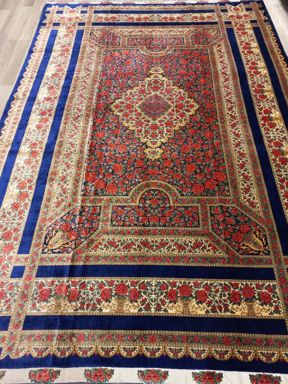 Rahmani Rose Carpet rug