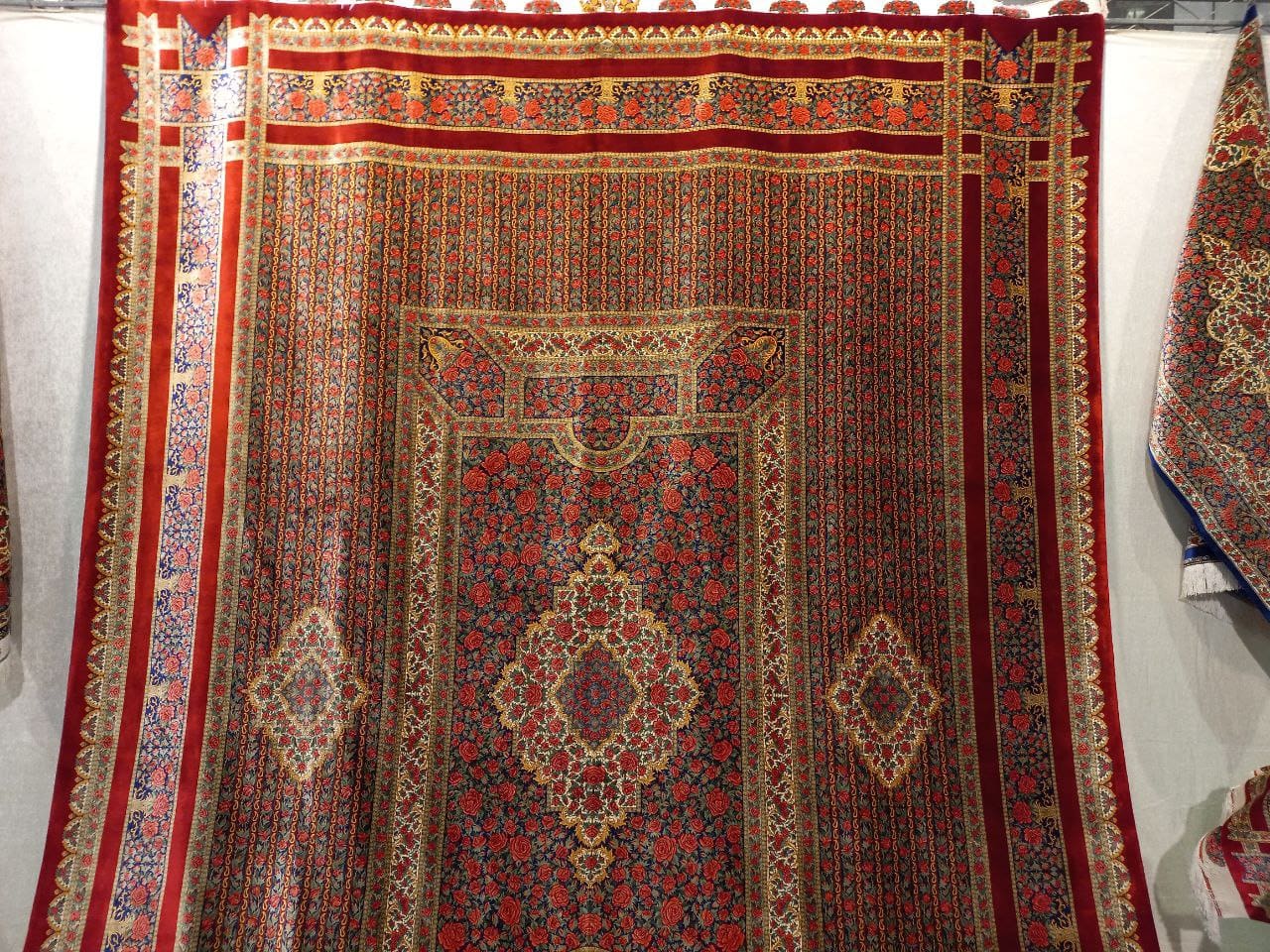 Rahmani Rose Carpet rug
