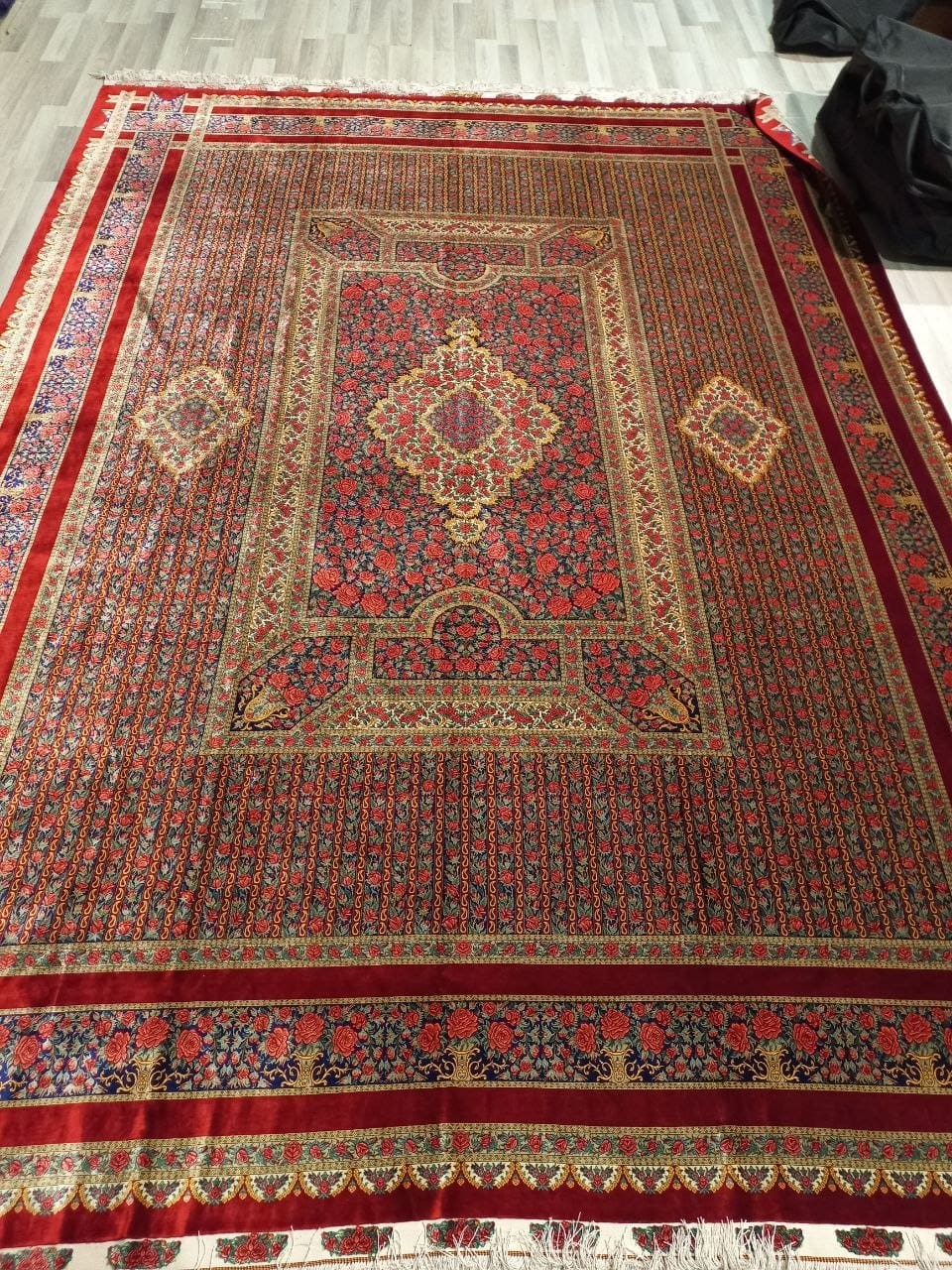 Rahmani Rose Carpet rug
