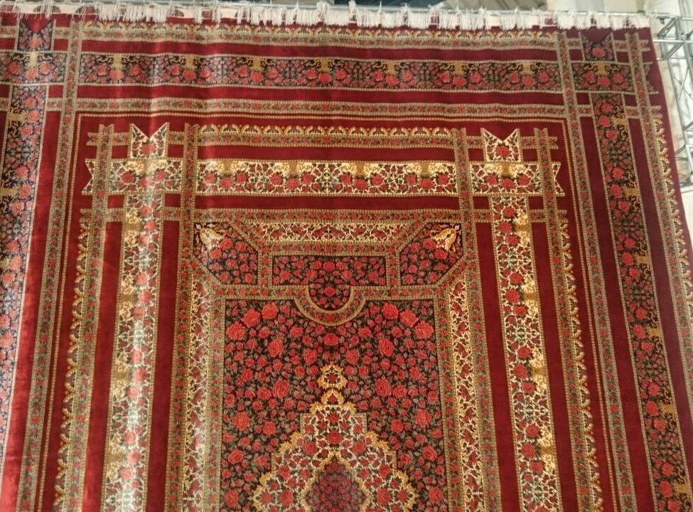 Rahmani Rose Carpet rug