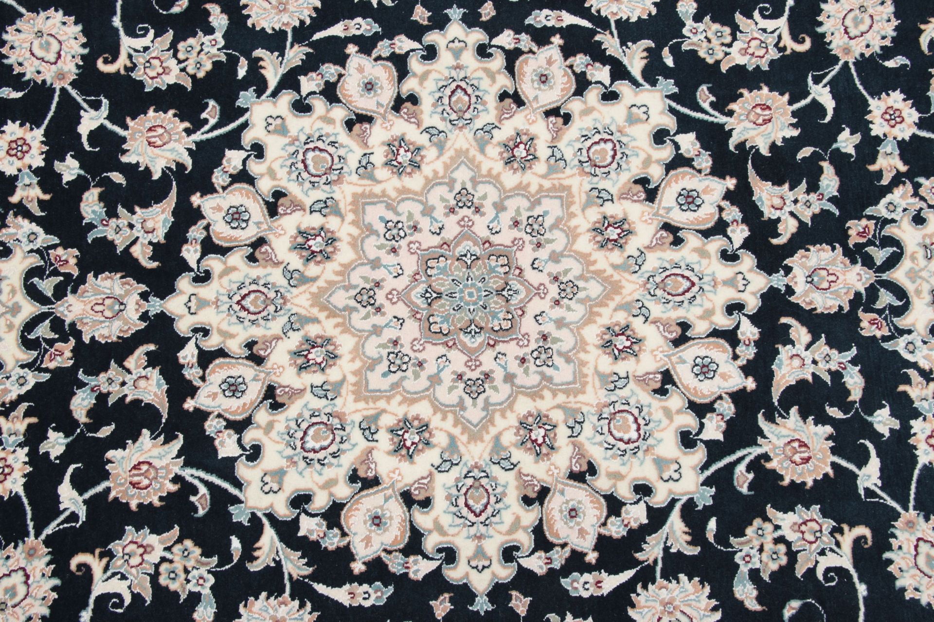 perserteppich-isfahan-200-x-315-cm-schurwolle-seide-handgeknupft-2 Hand-Knotted Wool & Silk Isfahan Persian Rug, 200 × 315 cm