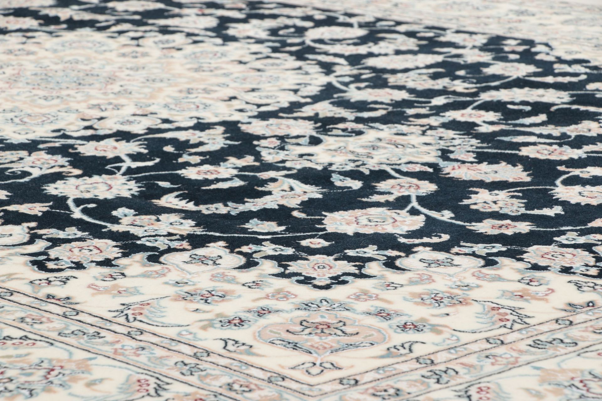 Isfahan Persian Rug — hand-knotted, 205 × 310 cm, Wool & Silk