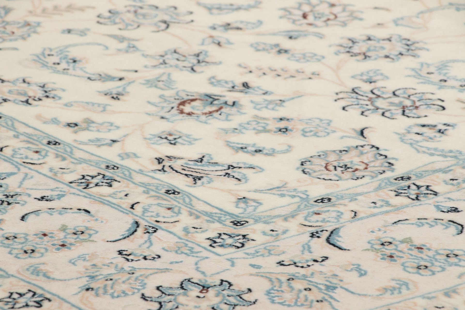 perserteppich-isfahan-198-x-290-cm-schurwolle-seide-handgeknupft-3 Isfahan Persian Rug — hand-knotted, 198 × 290 cm, Wool & Silk