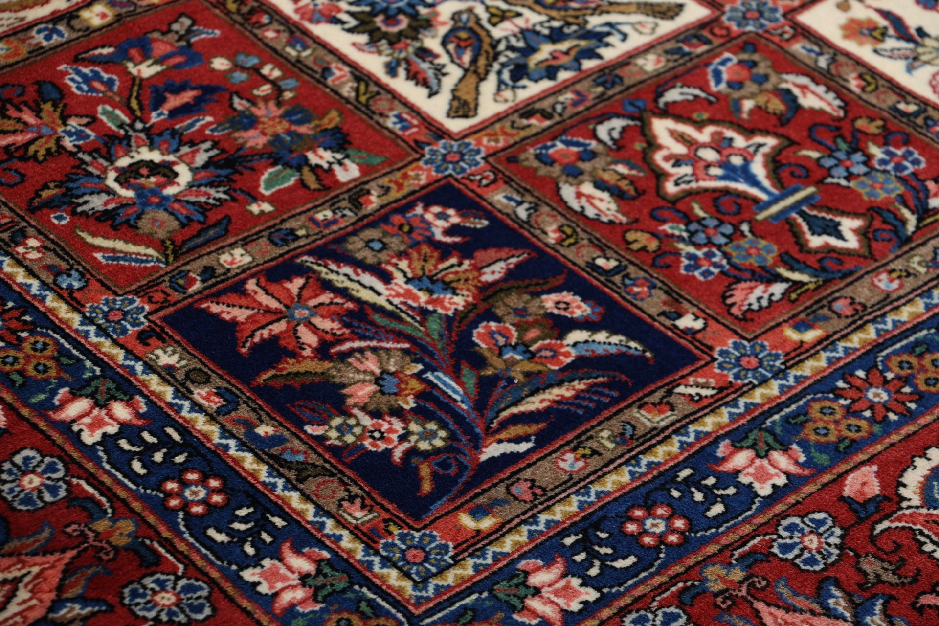Bakhtiari Persian Rug — hand-knotted, 202 × 300 cm, Wool