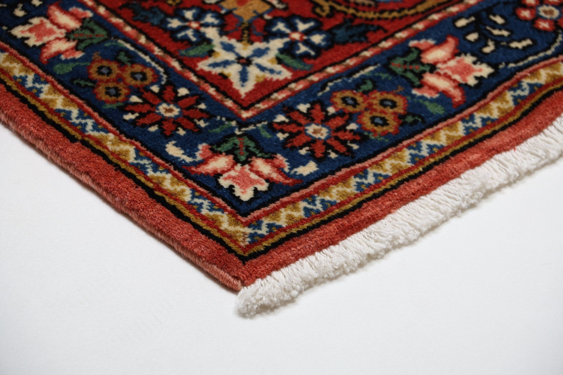Bakhtiari Persian Rug — hand-knotted, 202 × 300 cm, Wool