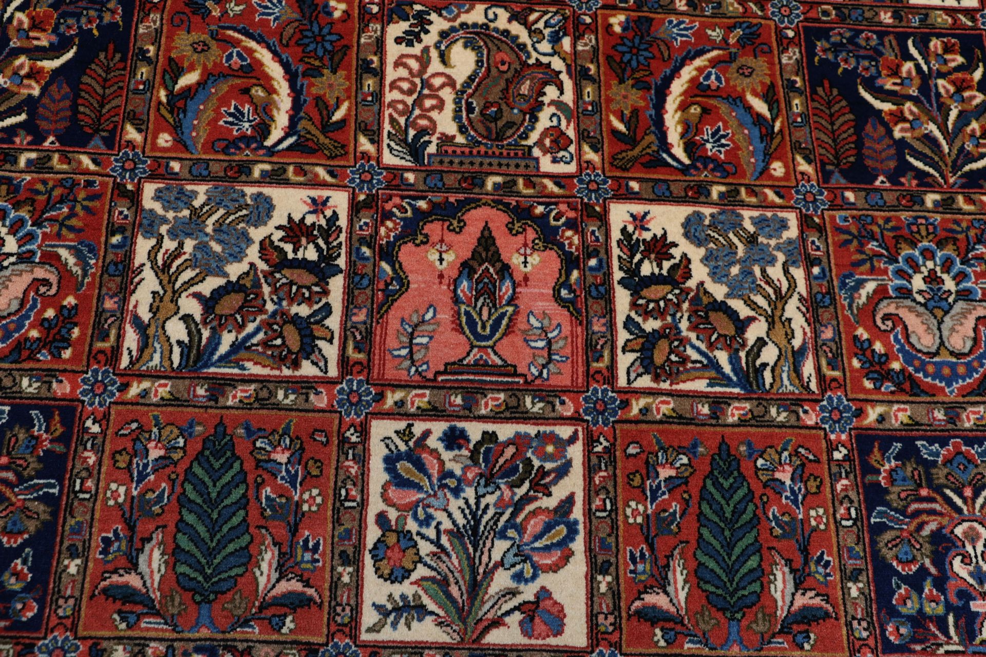 Bakhtiari Persian Rug — hand-knotted, 202 × 300 cm, Wool