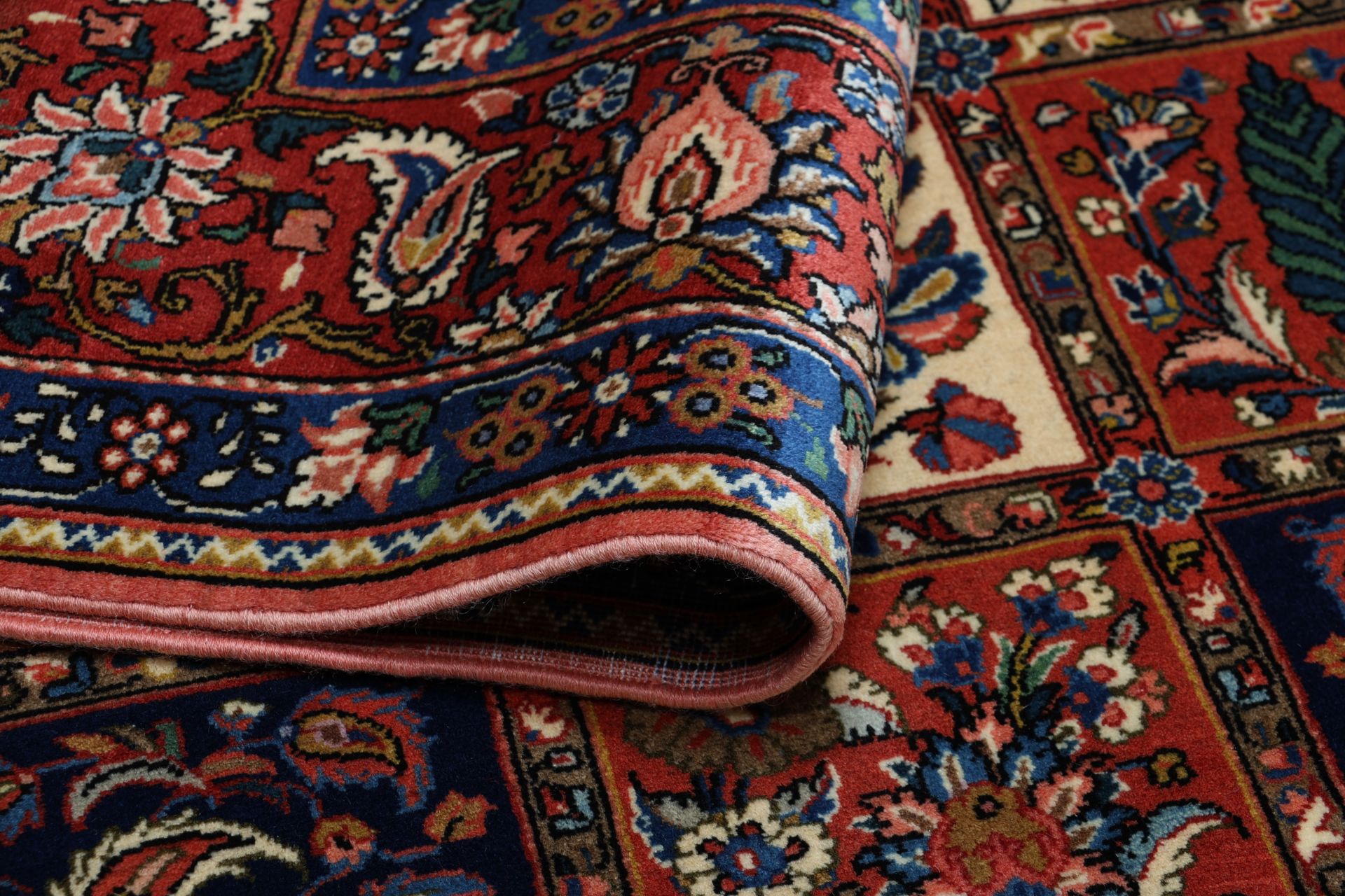 Bakhtiari Persian Rug — hand-knotted, 202 × 300 cm, Wool