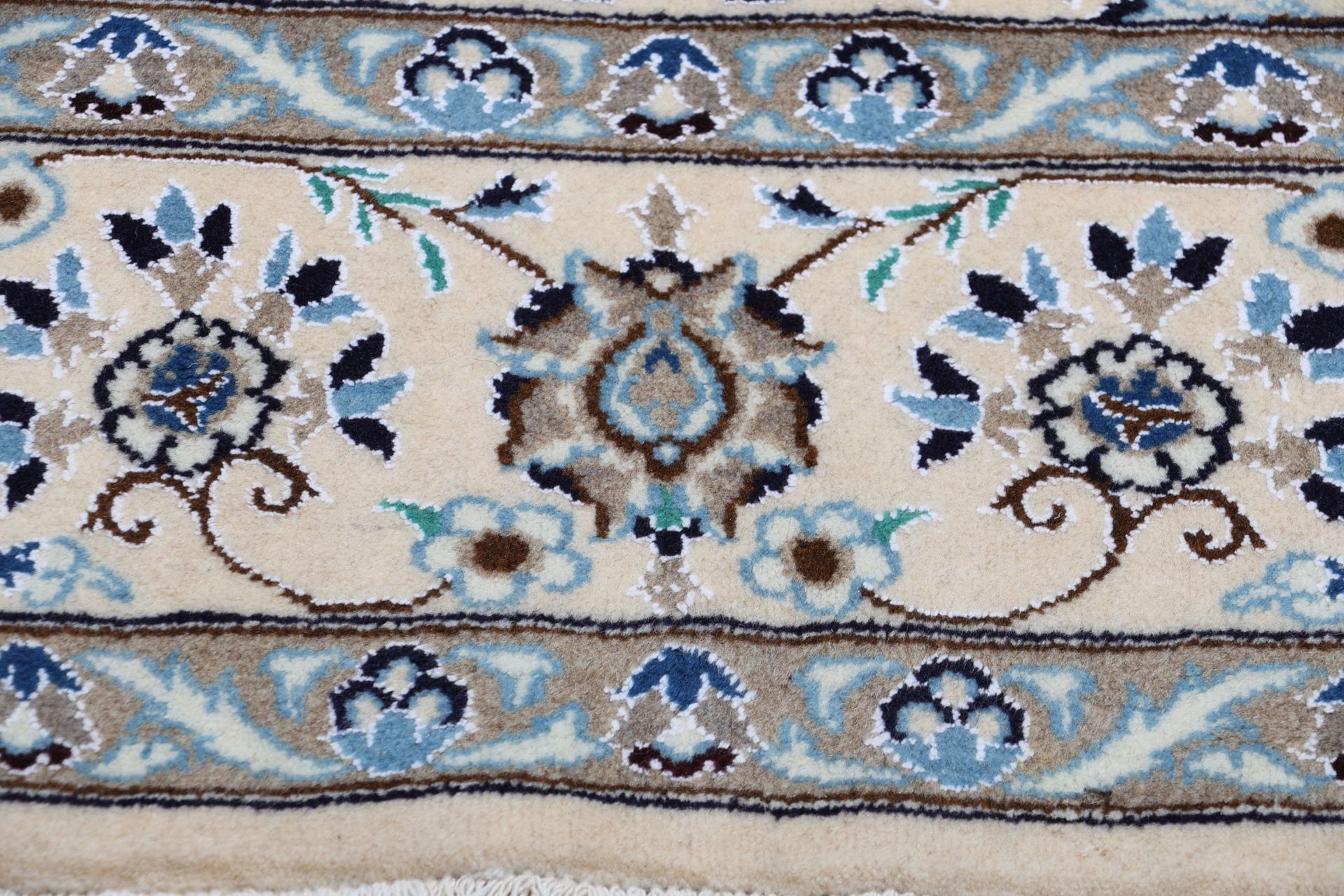 Nain Persian Rug — hand-knotted, 193 × 300 cm, Wool