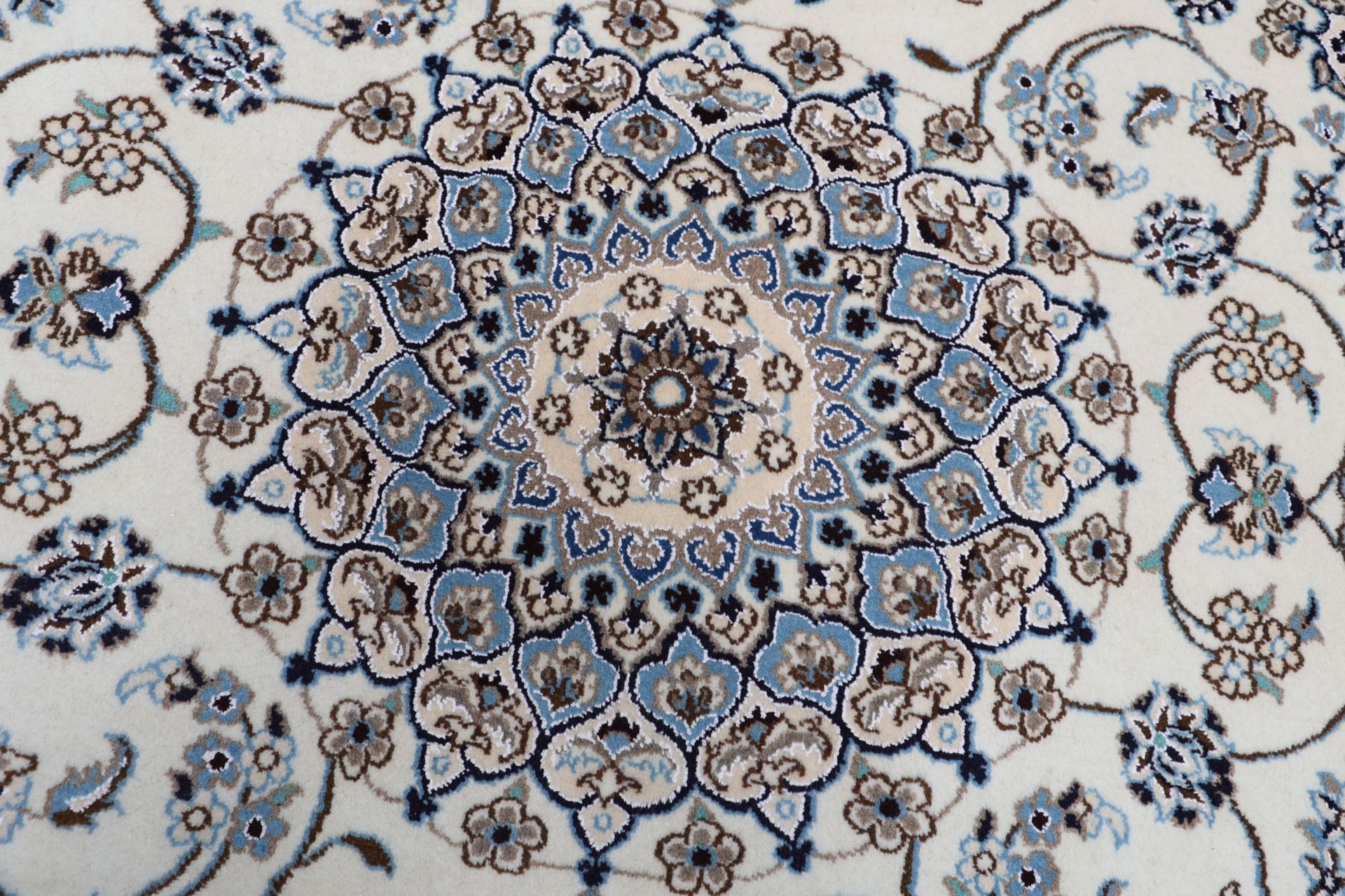 Nain Persian Rug — hand-knotted, 193 × 300 cm, Wool