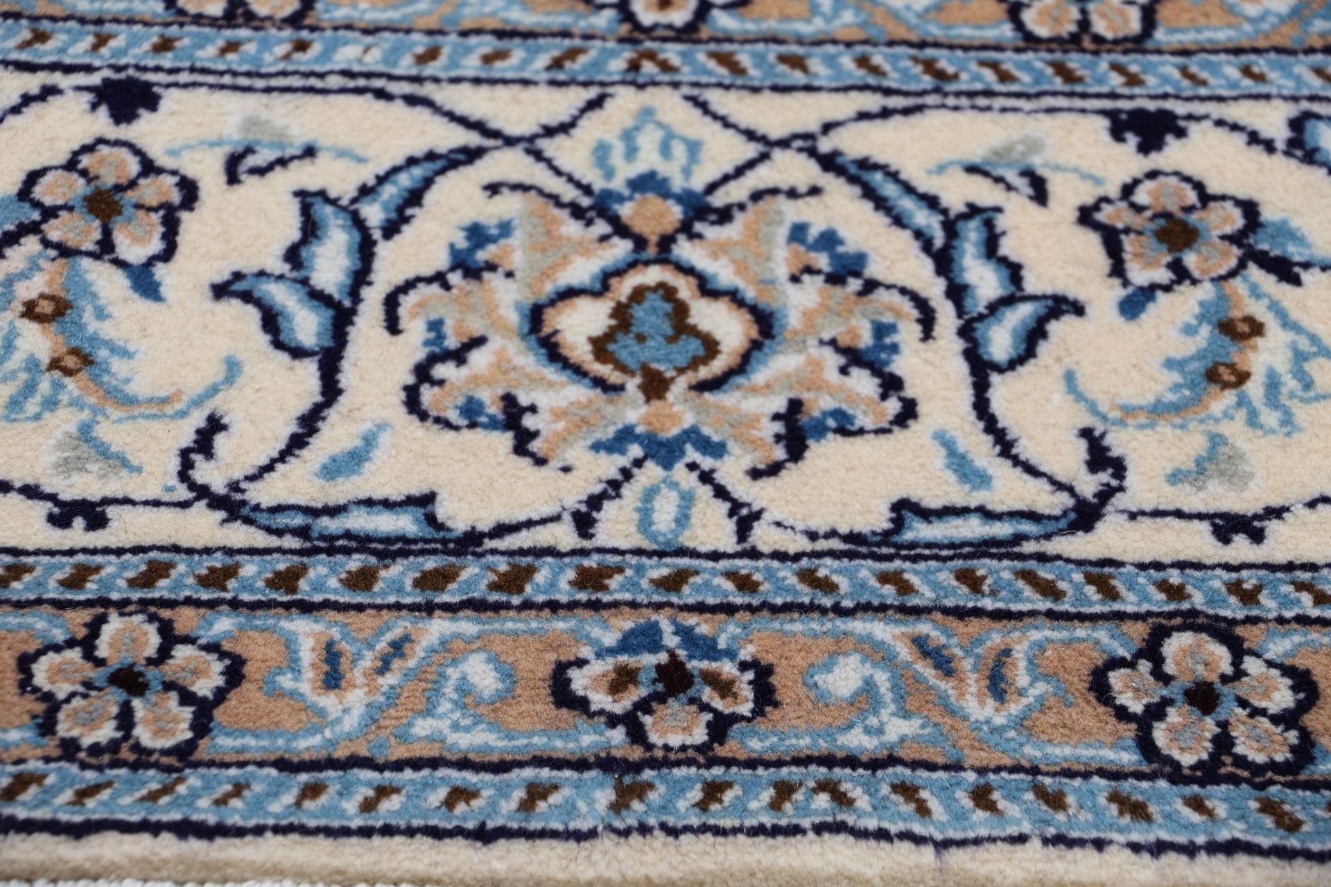 Nain Persian Rug — hand-knotted, 196 × 306 cm, Wool