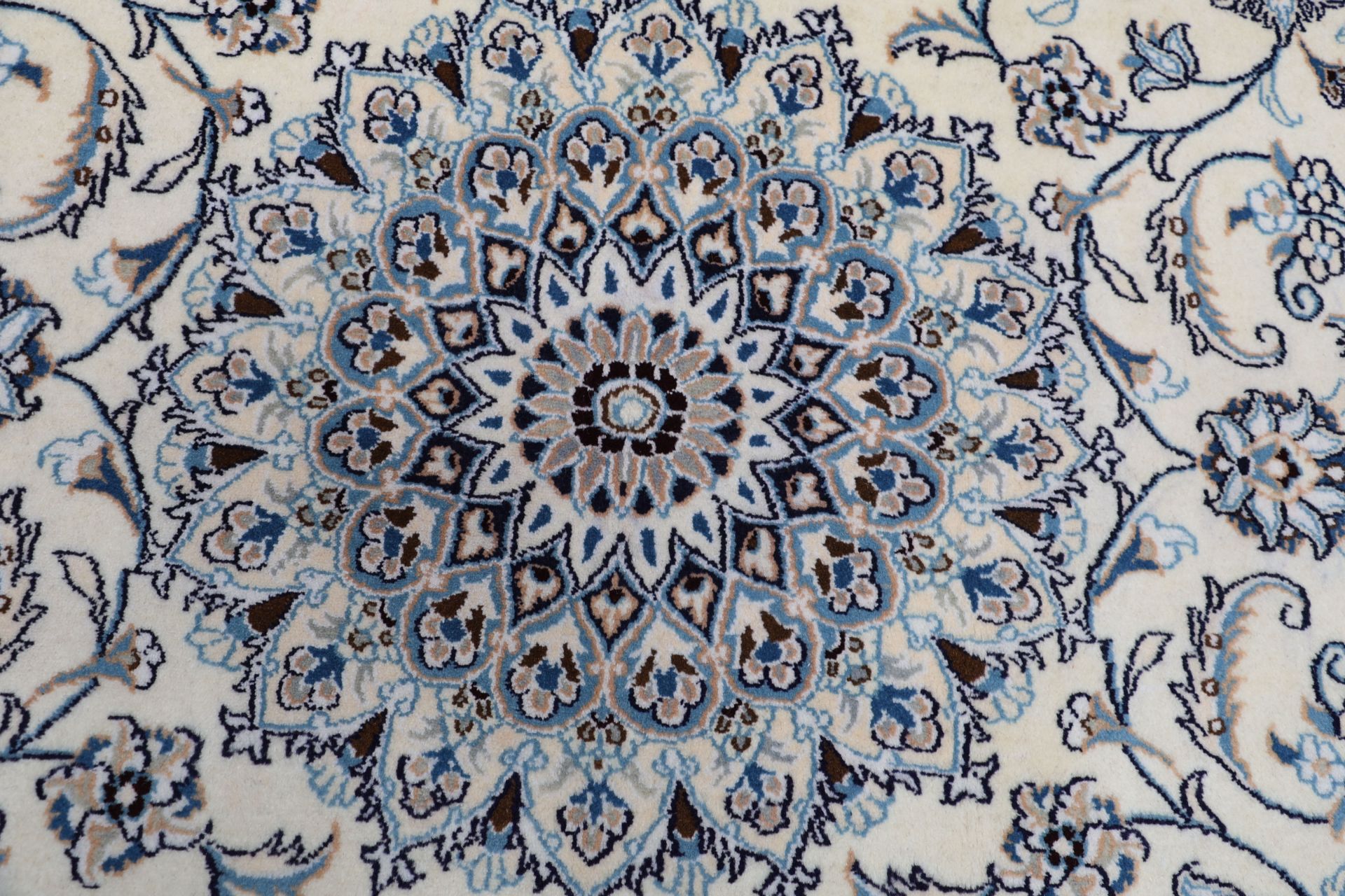 Nain Persian Rug — hand-knotted, 196 × 306 cm, Wool