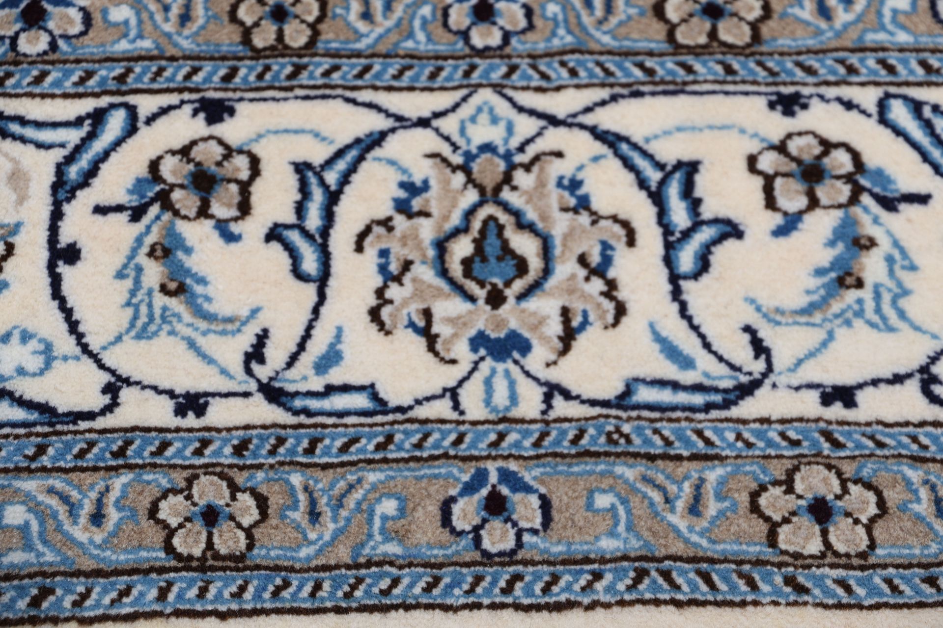 Nain Persian Rug — hand-knotted, 197 × 297 cm, Wool