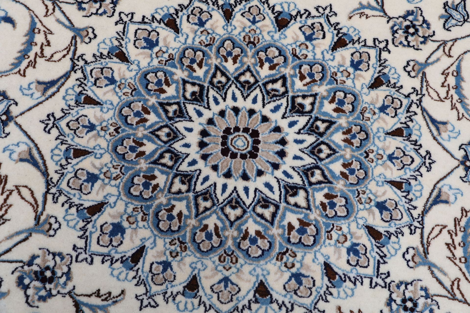Nain Persian Rug — hand-knotted, 197 × 297 cm, Wool