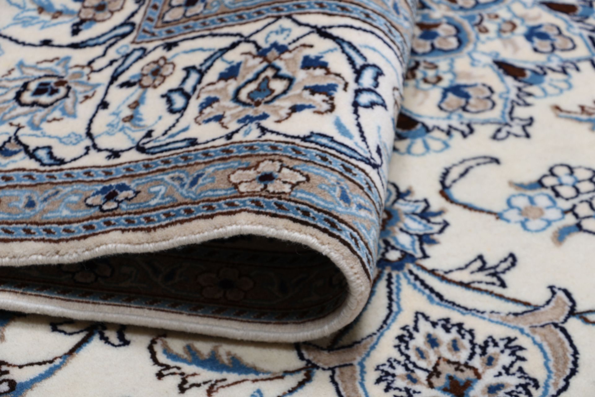 Nain Persian Rug — hand-knotted, 197 × 297 cm, Wool