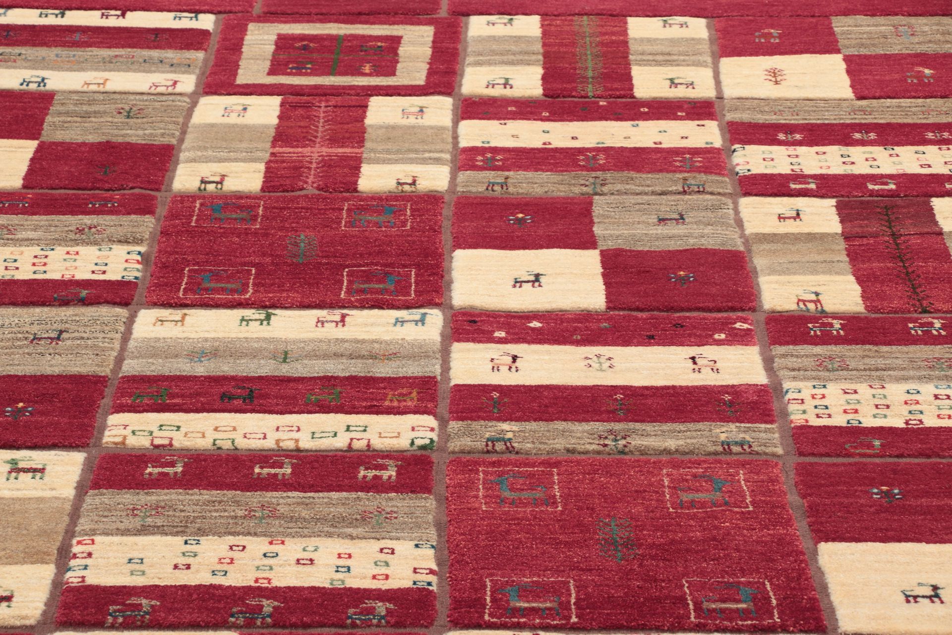 Gabbeh Persian Rug 202 × 305 cm, Wool, hand-knotted