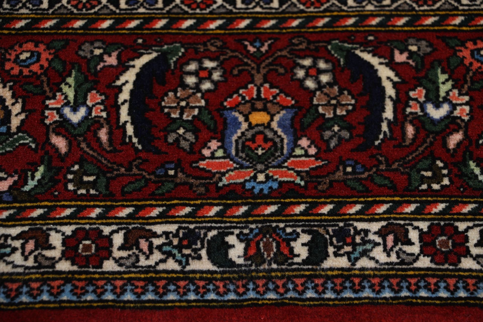 Bakhtiari Persian Rug — hand-knotted, 210 × 310 cm, Wool