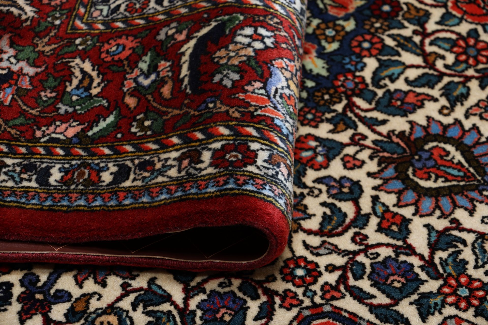 Bakhtiari Persian Rug — hand-knotted, 210 × 310 cm, Wool