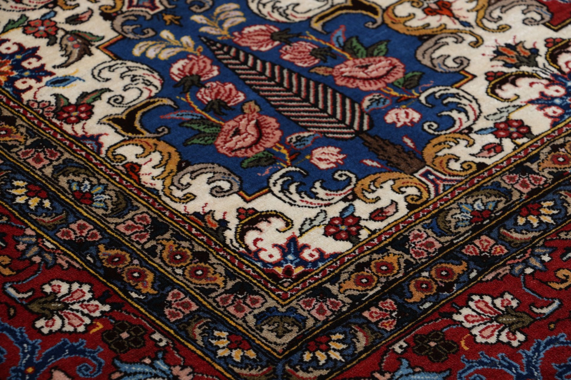 Bakhtiari Persian Rug — hand-knotted, 210 × 305 cm, Wool