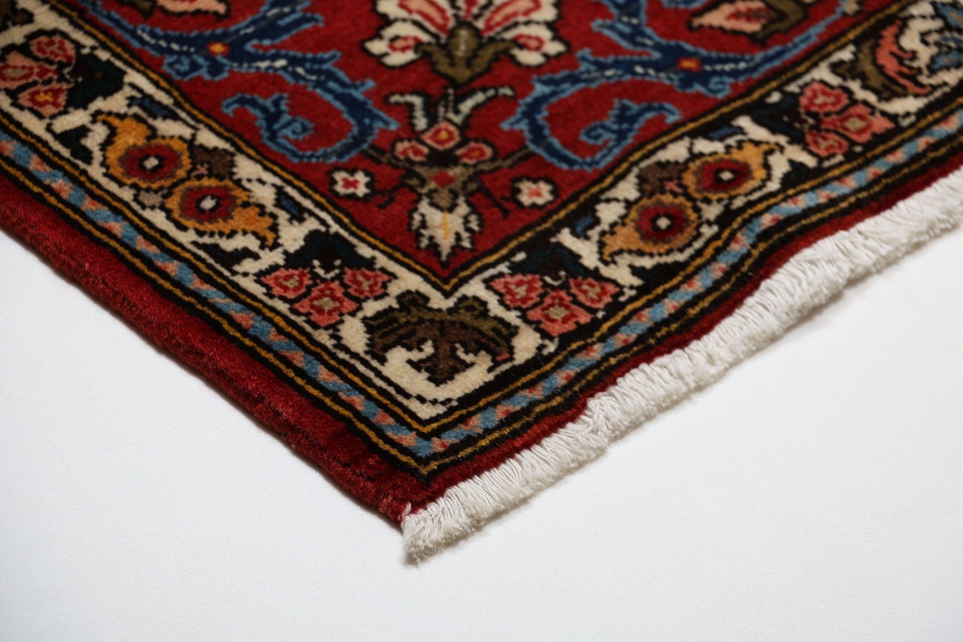 Bakhtiari Persian Rug — hand-knotted, 210 × 305 cm, Wool