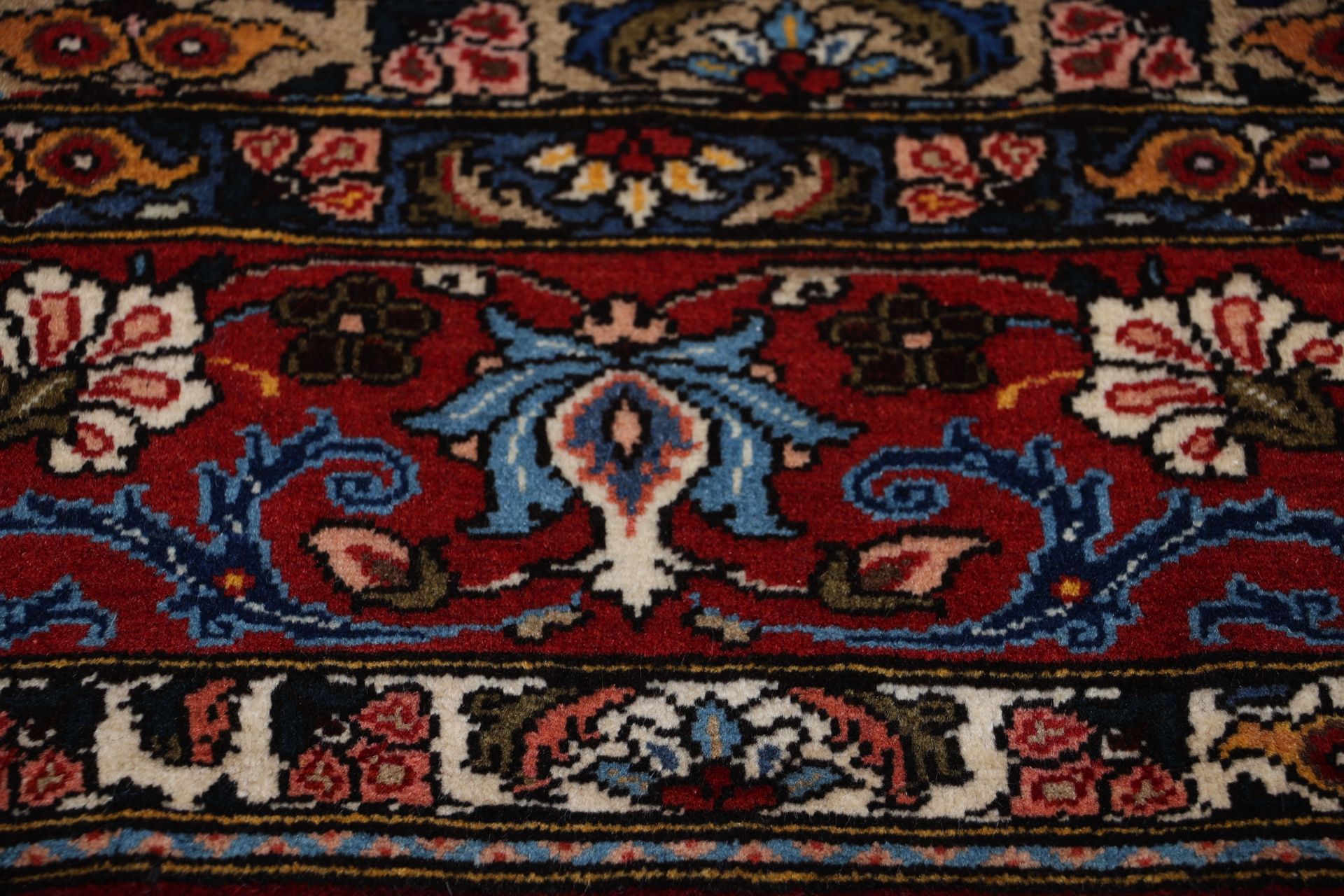 Bakhtiari Persian Rug — hand-knotted, 210 × 305 cm, Wool