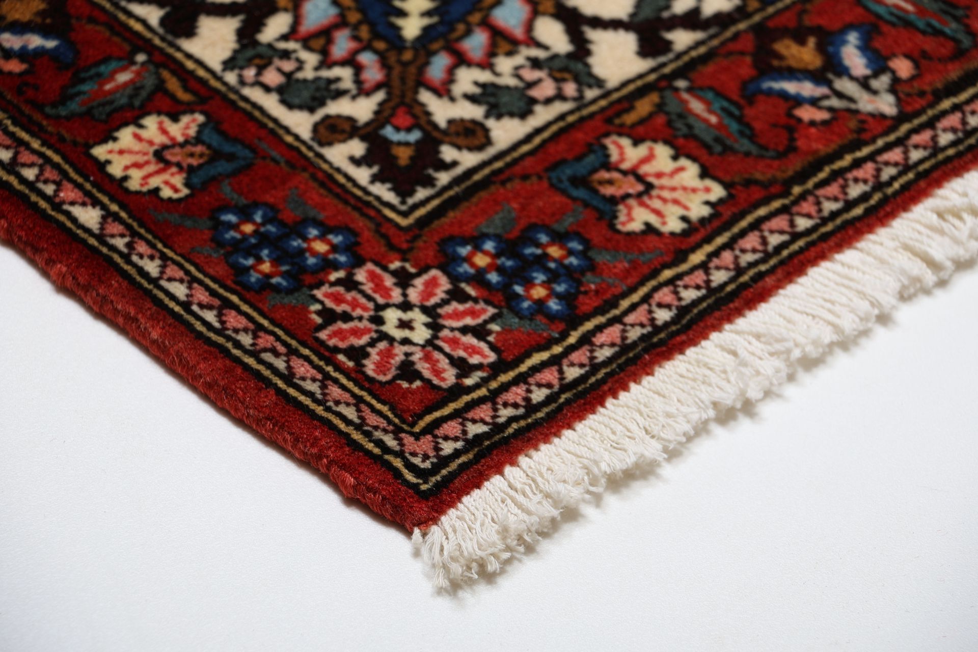 Bakhtiari Persian Rug — hand-knotted, 200 × 310 cm, Wool