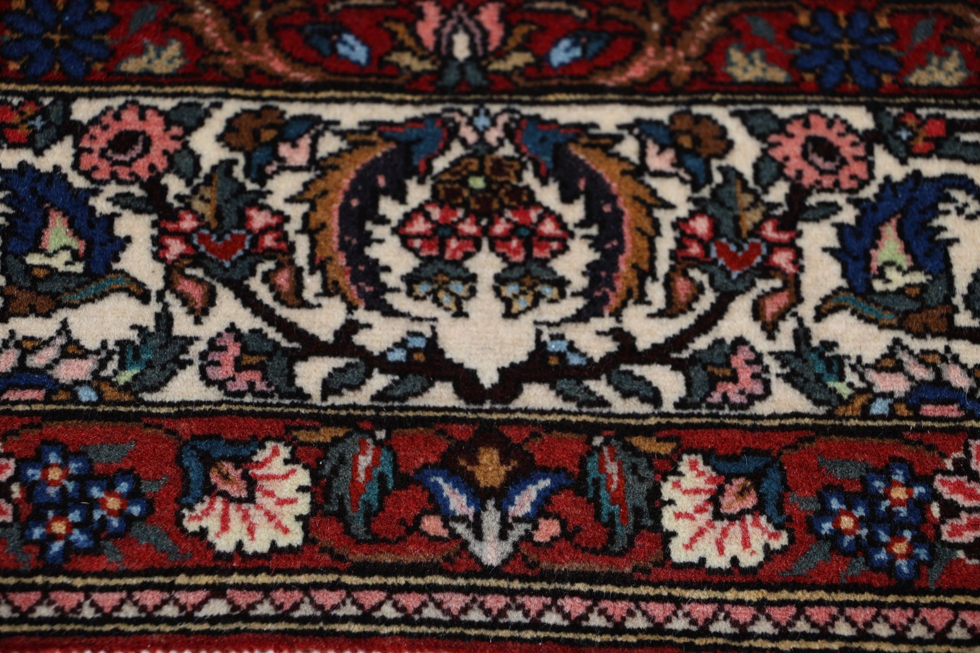 Bakhtiari Persian Rug — hand-knotted, 200 × 310 cm, Wool