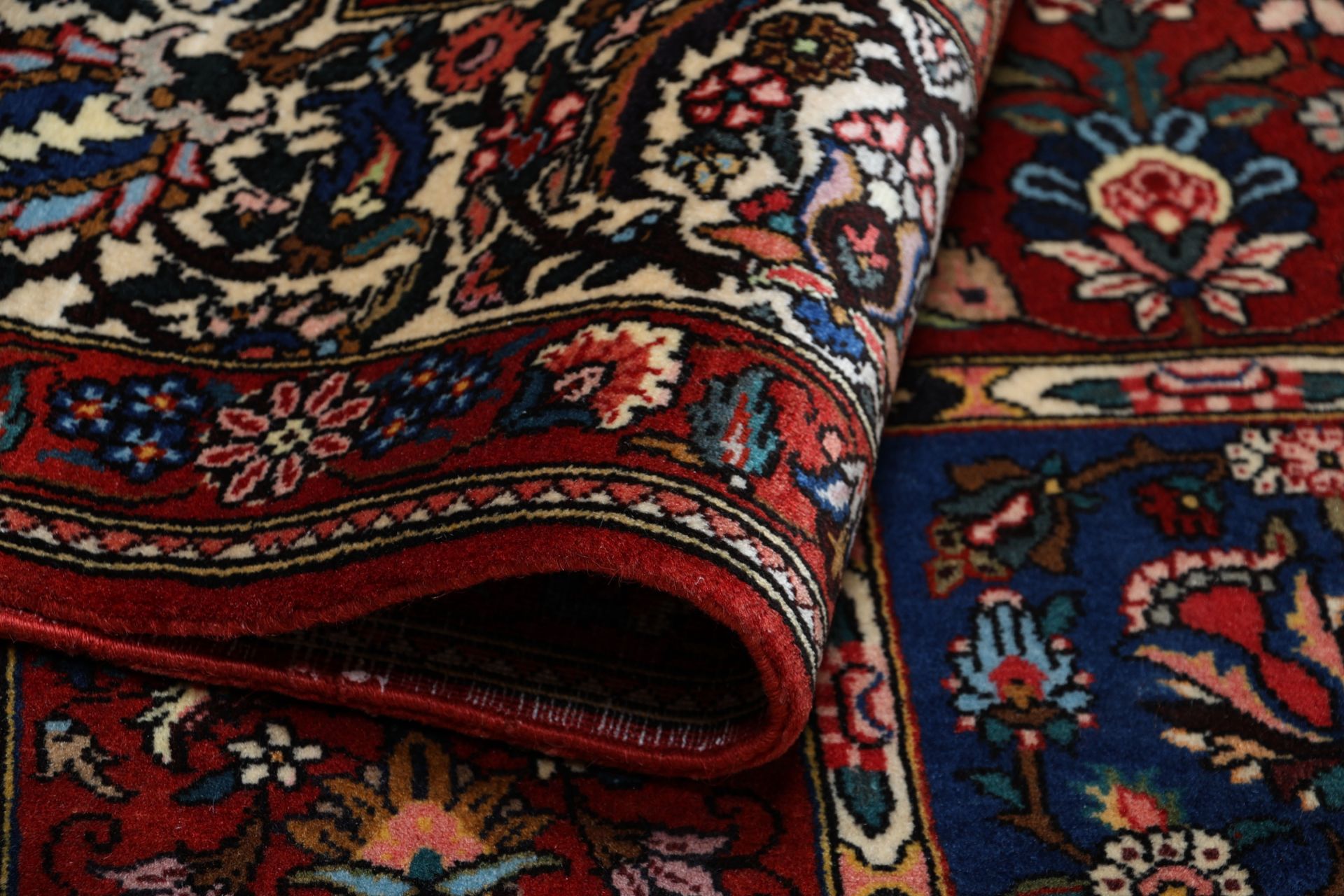 Bakhtiari Persian Rug — hand-knotted, 200 × 310 cm, Wool