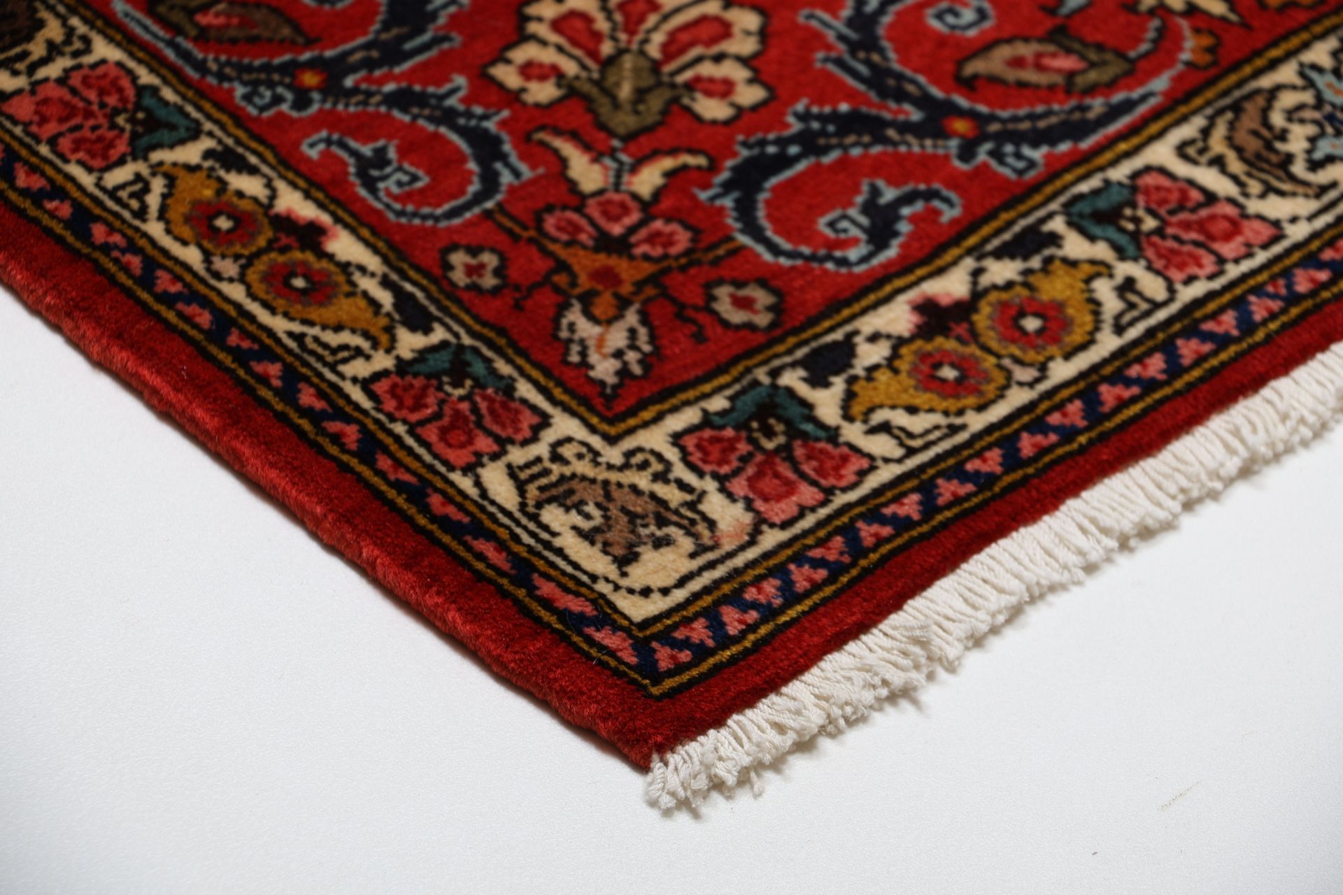 Bakhtiari Persian Rug — hand-knotted, 211 × 295 cm, Wool
