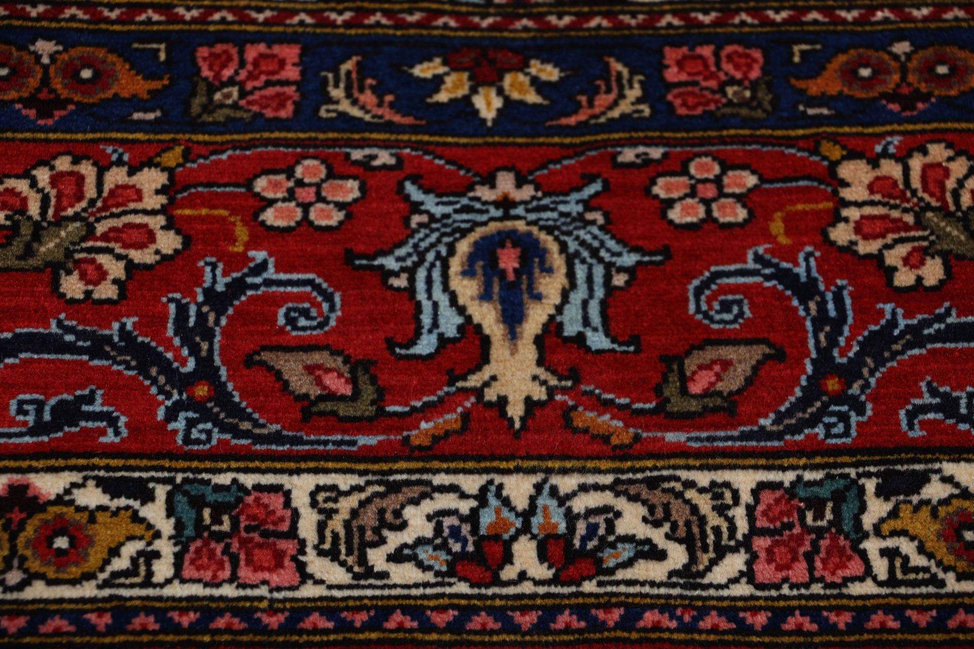 Bakhtiari Persian Rug — hand-knotted, 211 × 295 cm, Wool