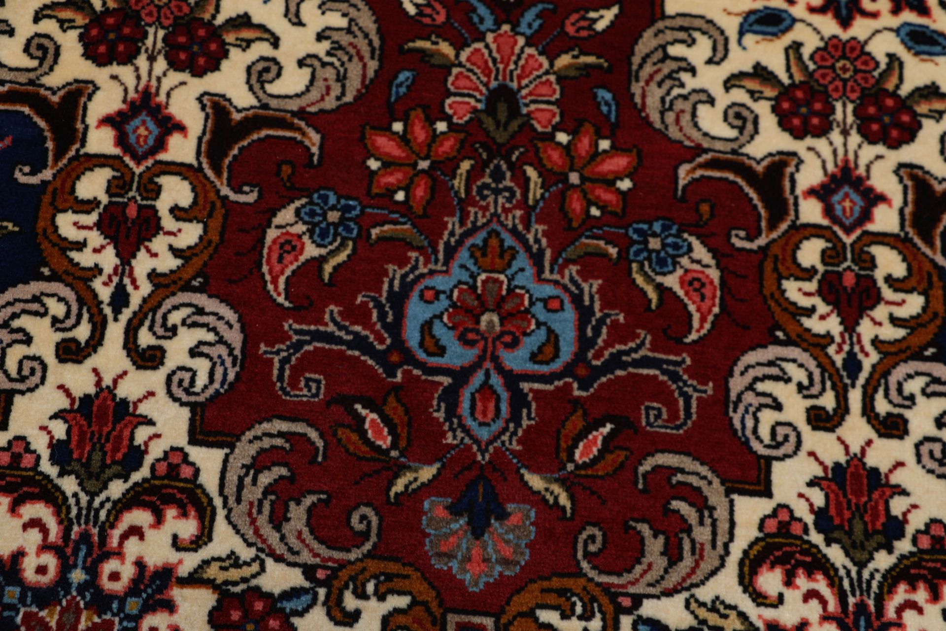 Bakhtiari Persian Rug — hand-knotted, 211 × 295 cm, Wool