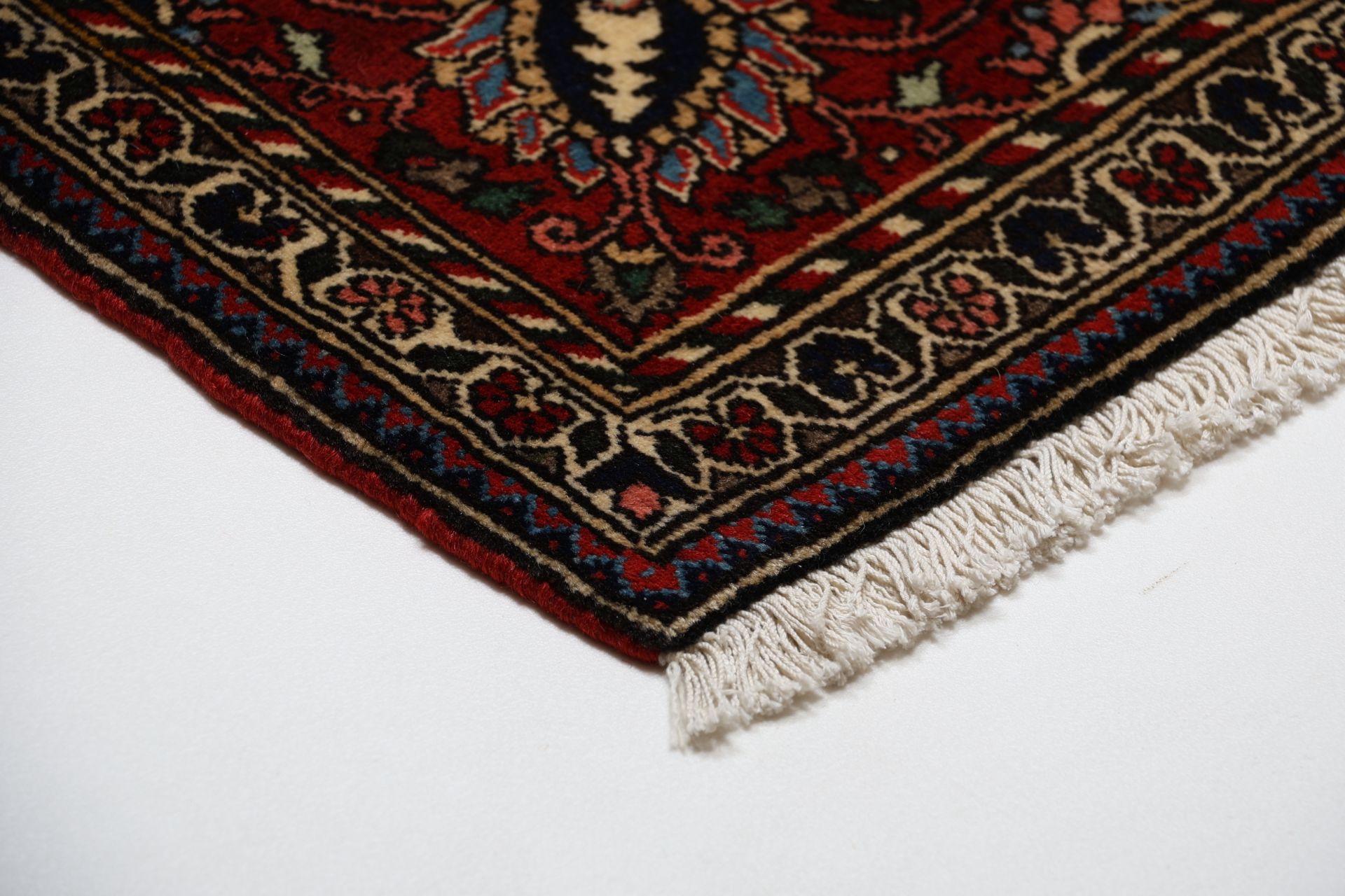 Bakhtiari Persian Rug — hand-knotted, 210 × 310 cm, Wool