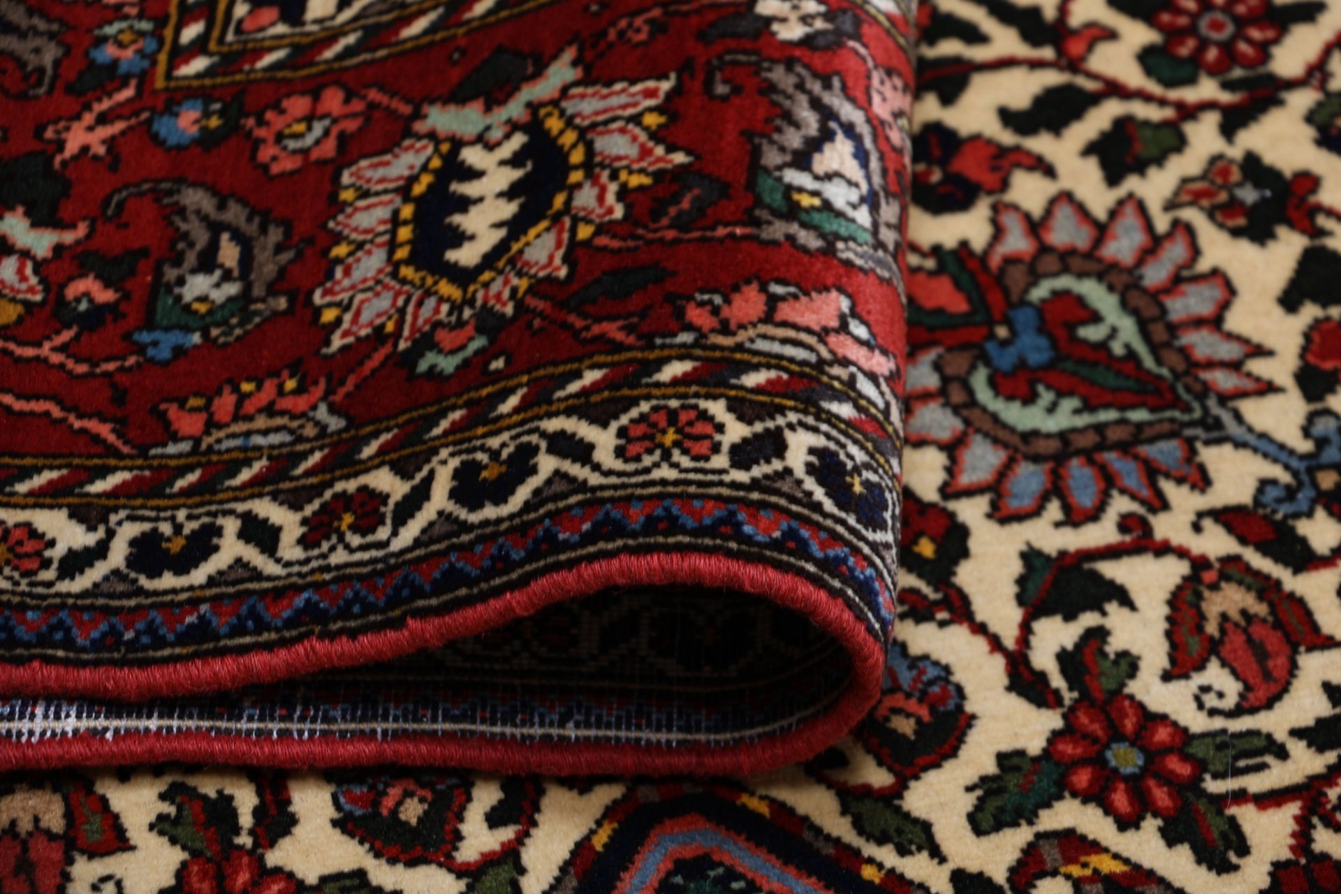 Bakhtiari Persian Rug — hand-knotted, 210 × 310 cm, Wool