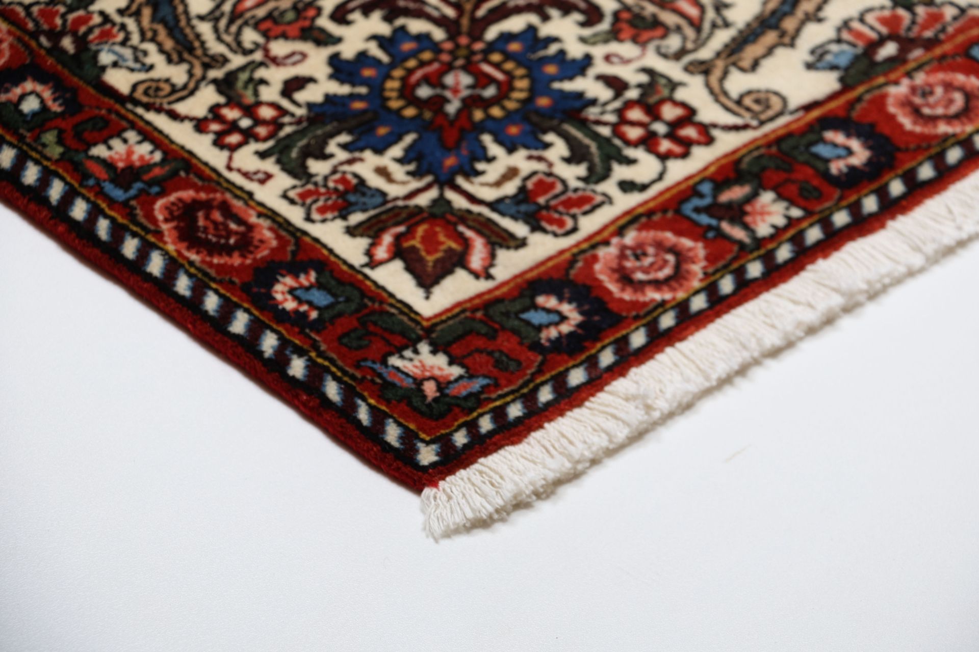 Hand-Knotted Wool Bakhtiari Persian Rug, 205 × 302 cm