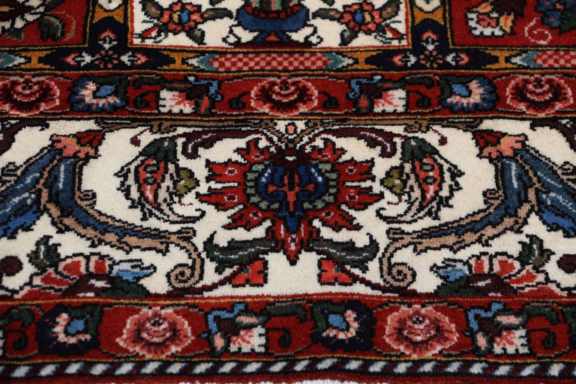 Hand-Knotted Wool Bakhtiari Persian Rug, 205 × 302 cm