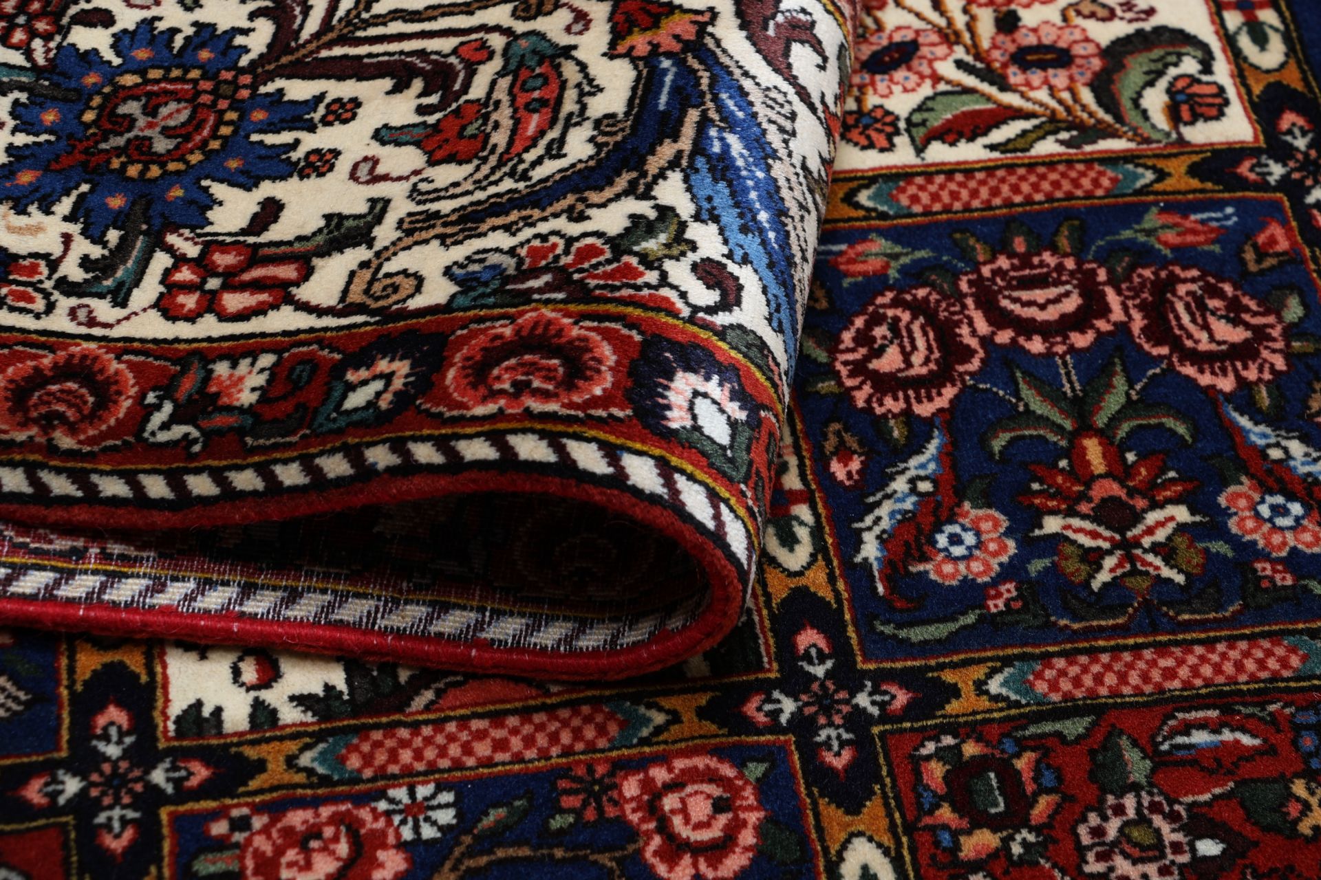 Hand-Knotted Wool Bakhtiari Persian Rug, 205 × 302 cm