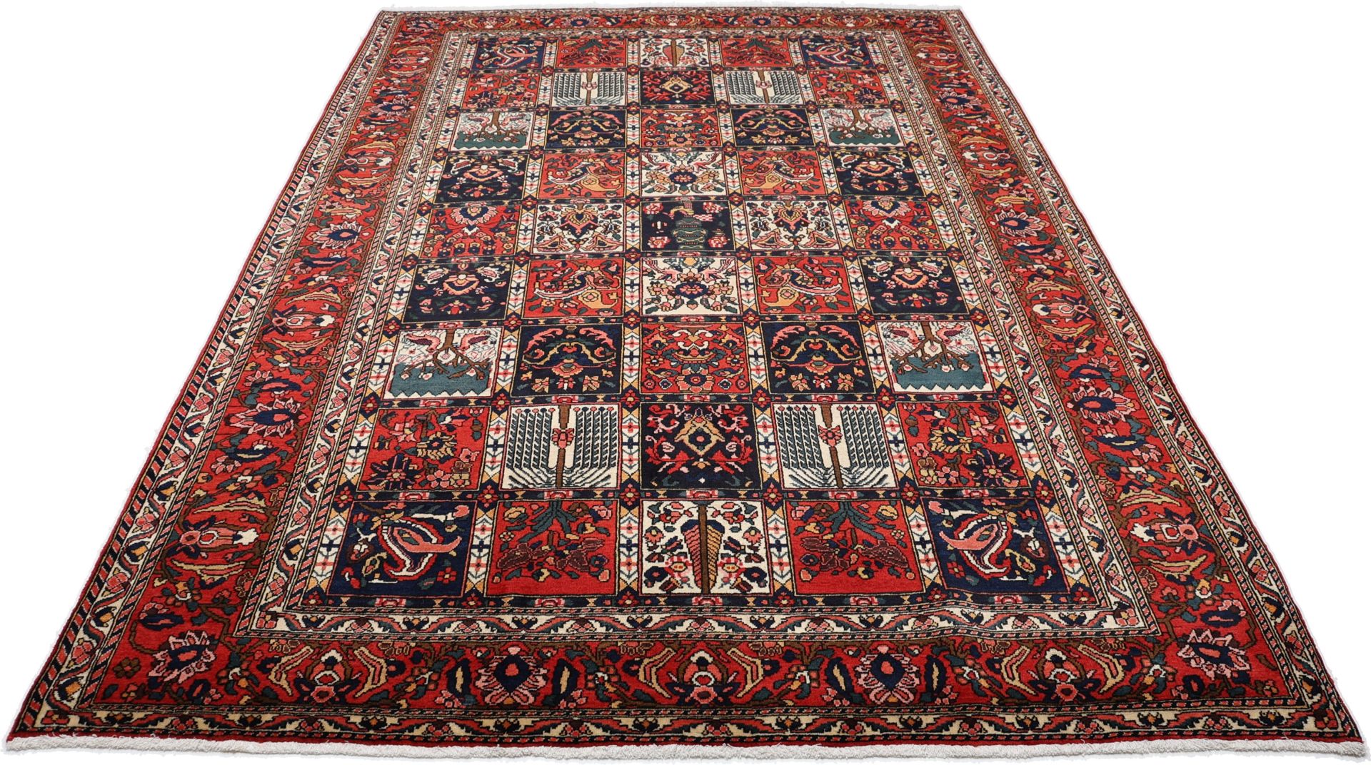 Hand-Knotted Wool Bakhtiari Persian Rug, 215 × 310 cm