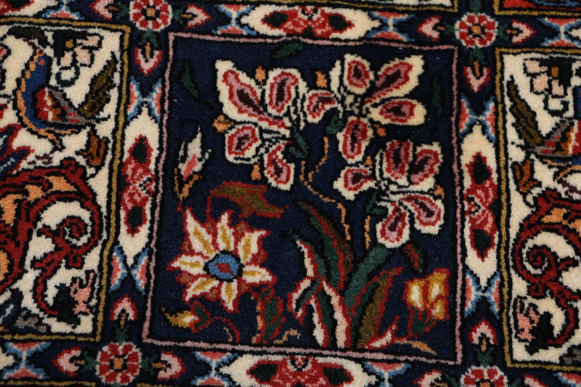 Hand-Knotted Wool Bakhtiari Persian Rug, 205 × 312 cm
