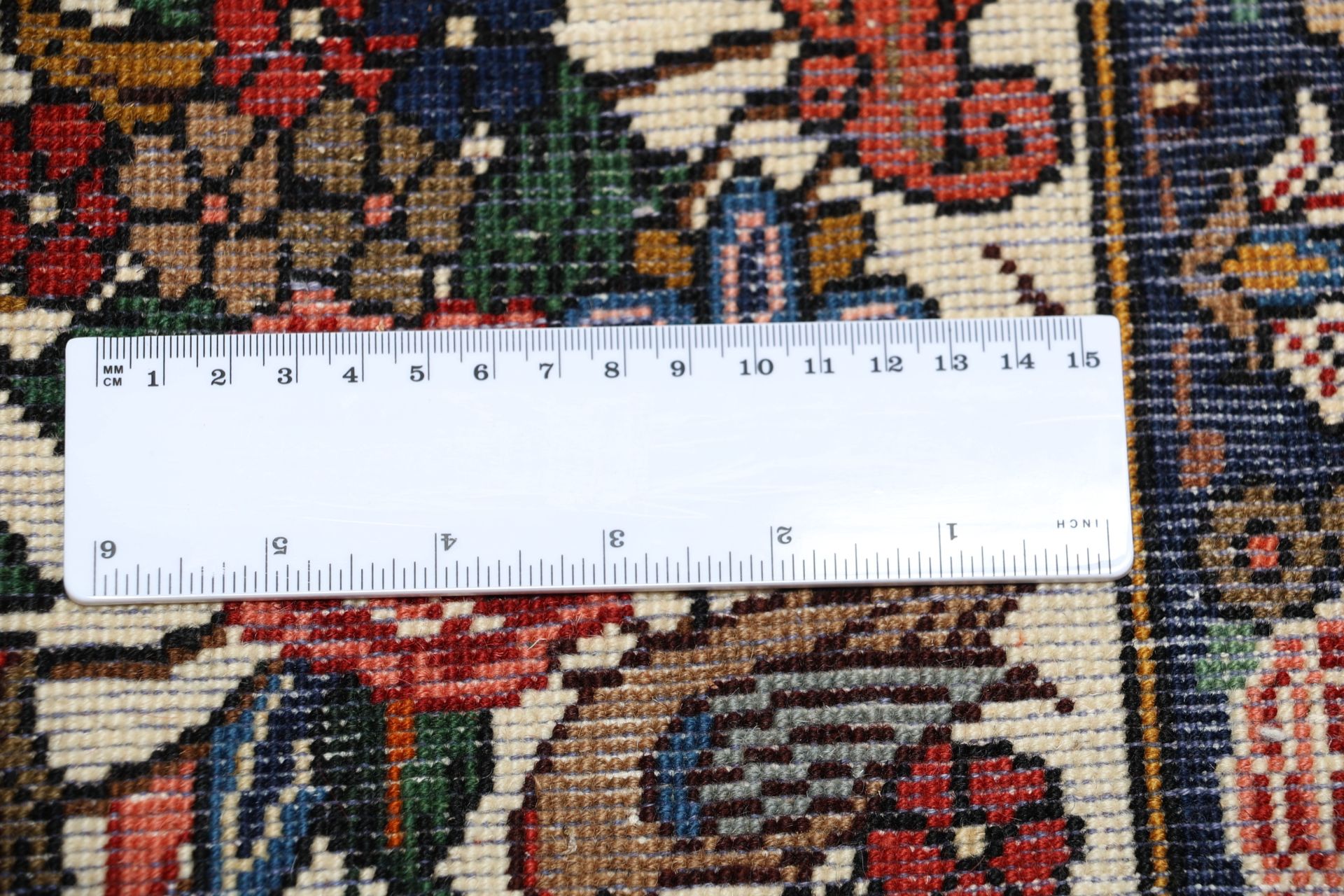 Hand-Knotted Wool Bakhtiari Persian Rug, 208 × 310 cm