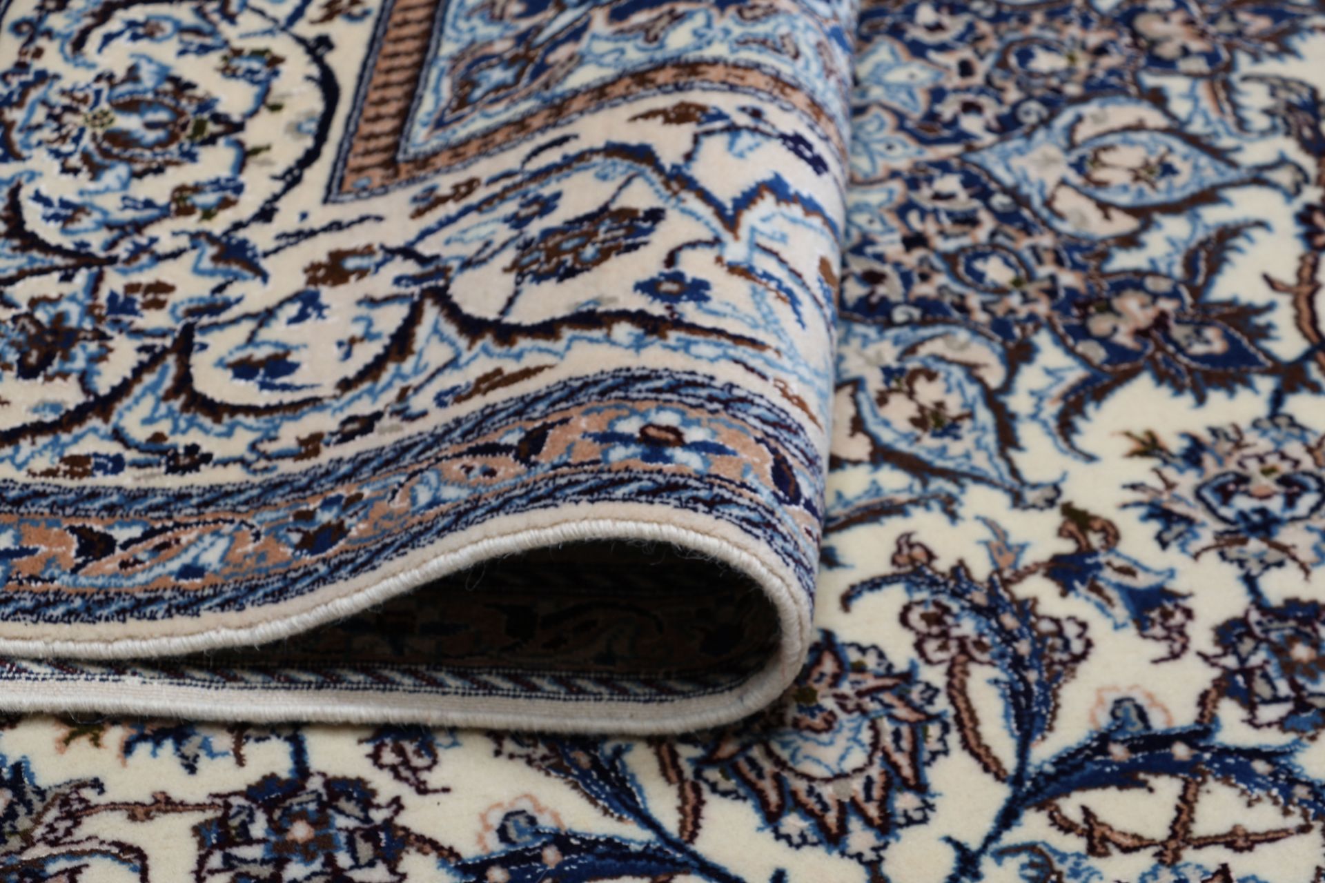 Hand-Knotted Wool Nain Persian Rug, 193 × 290 cm