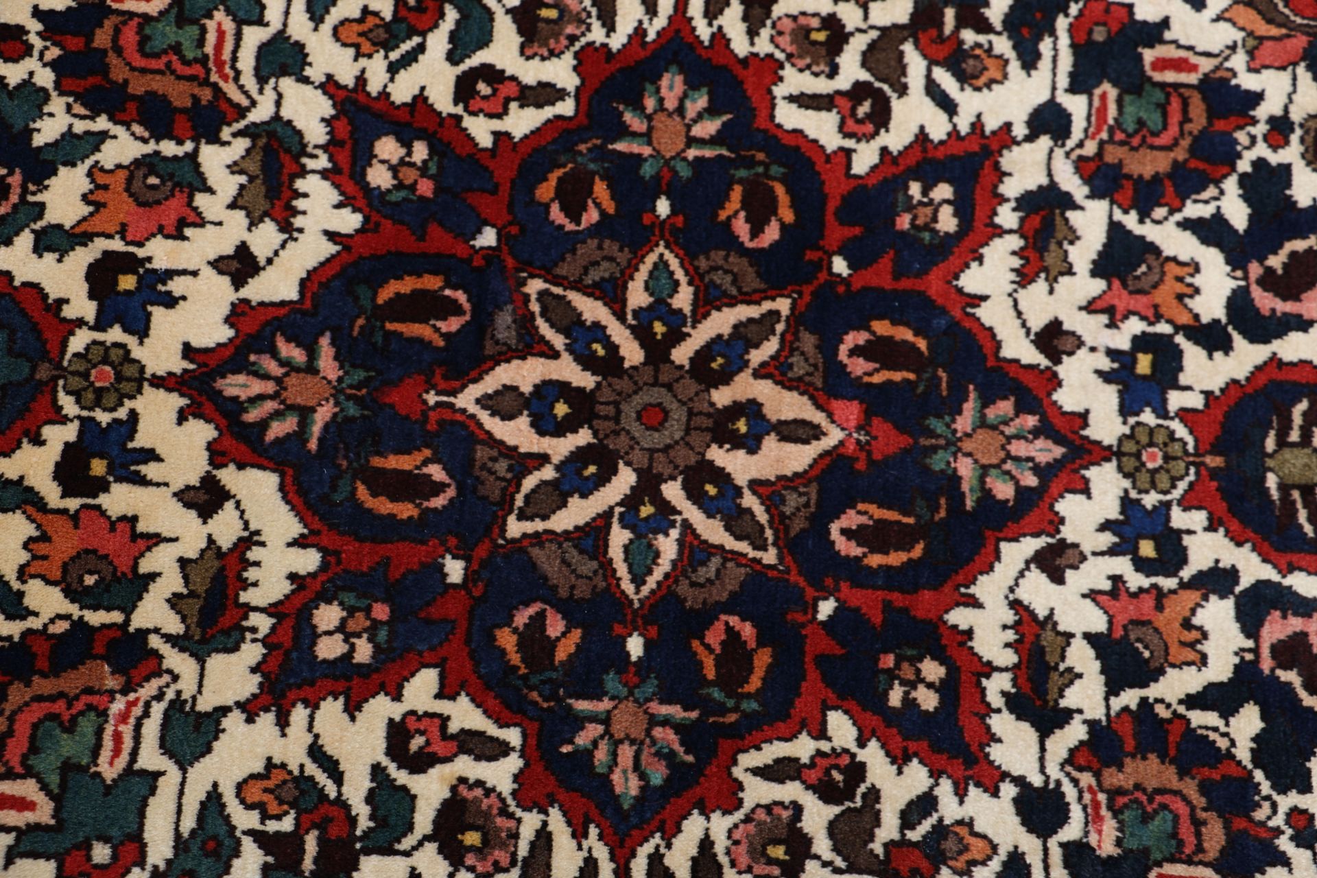 Bakhtiari Persian Rug — hand-knotted, 208 × 305 cm, Wool