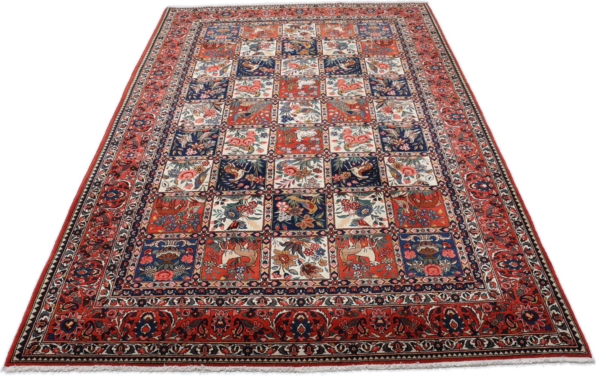 Hand-Knotted Wool Bakhtiari Persian Rug, 215 × 323 cm