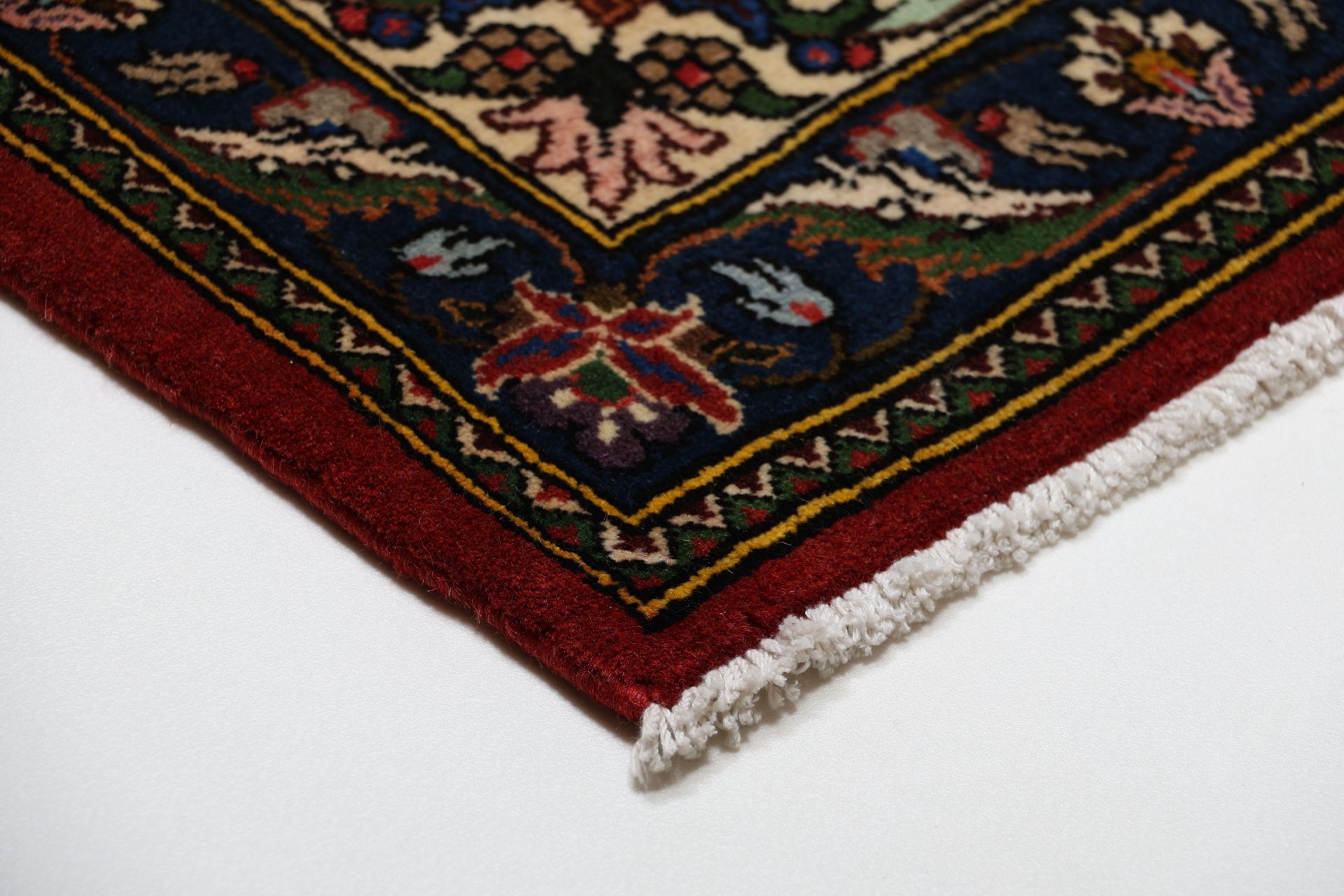 Hand-Knotted Wool Bakhtiari Persian Rug, 208 × 308 cm