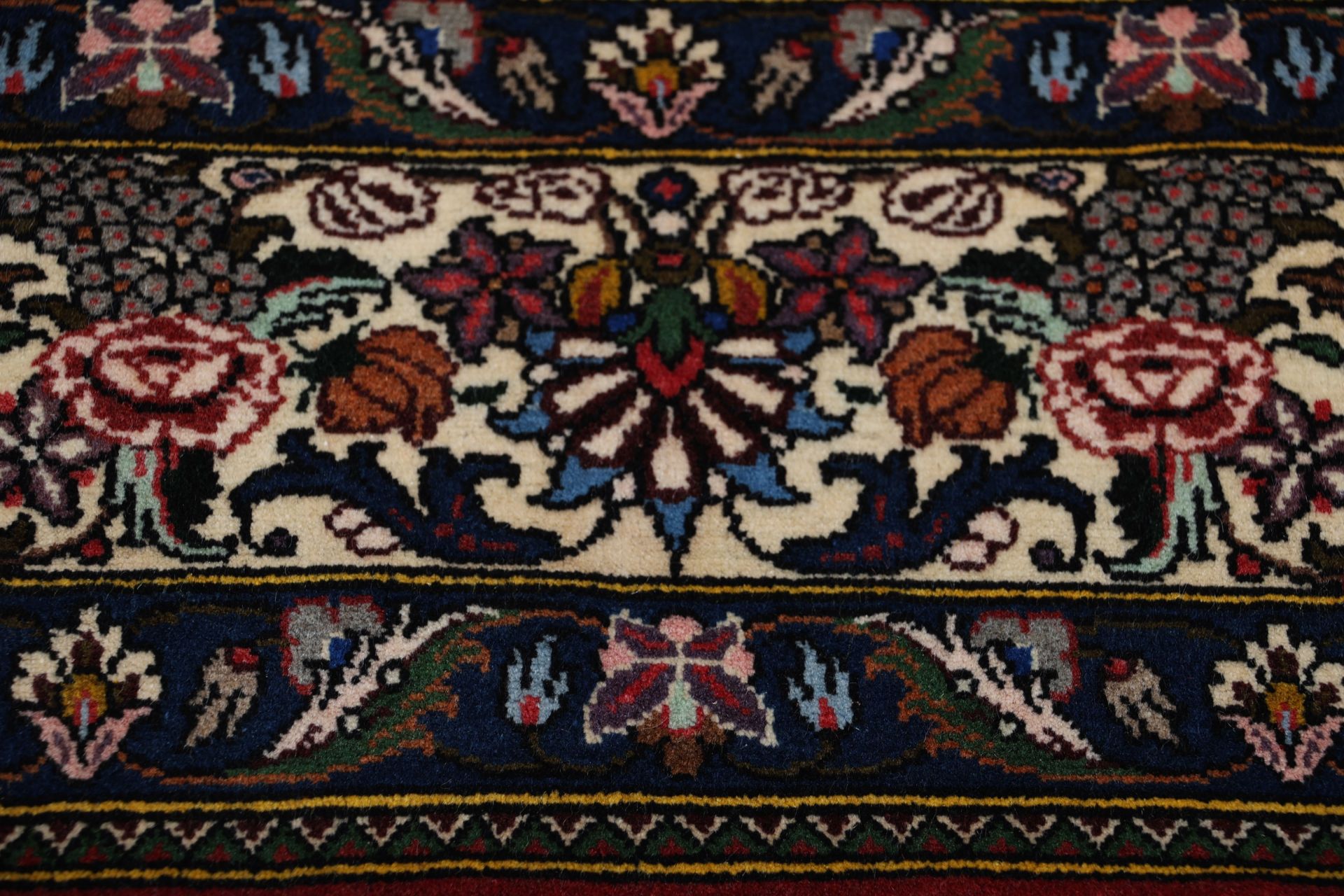 Hand-Knotted Wool Bakhtiari Persian Rug, 208 × 308 cm