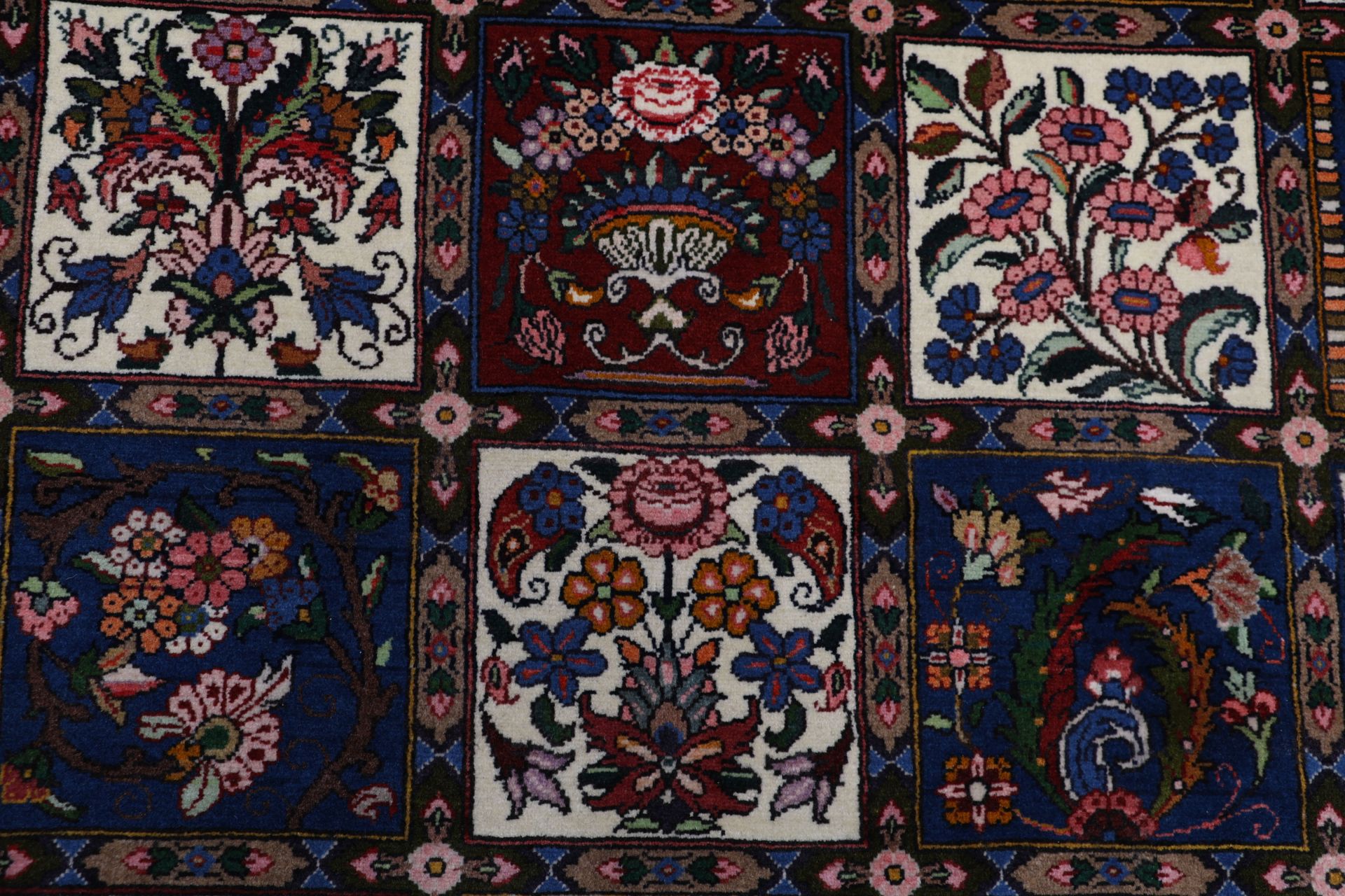 Bakhtiari Persian Rug — hand-knotted, 208 × 312 cm, Wool