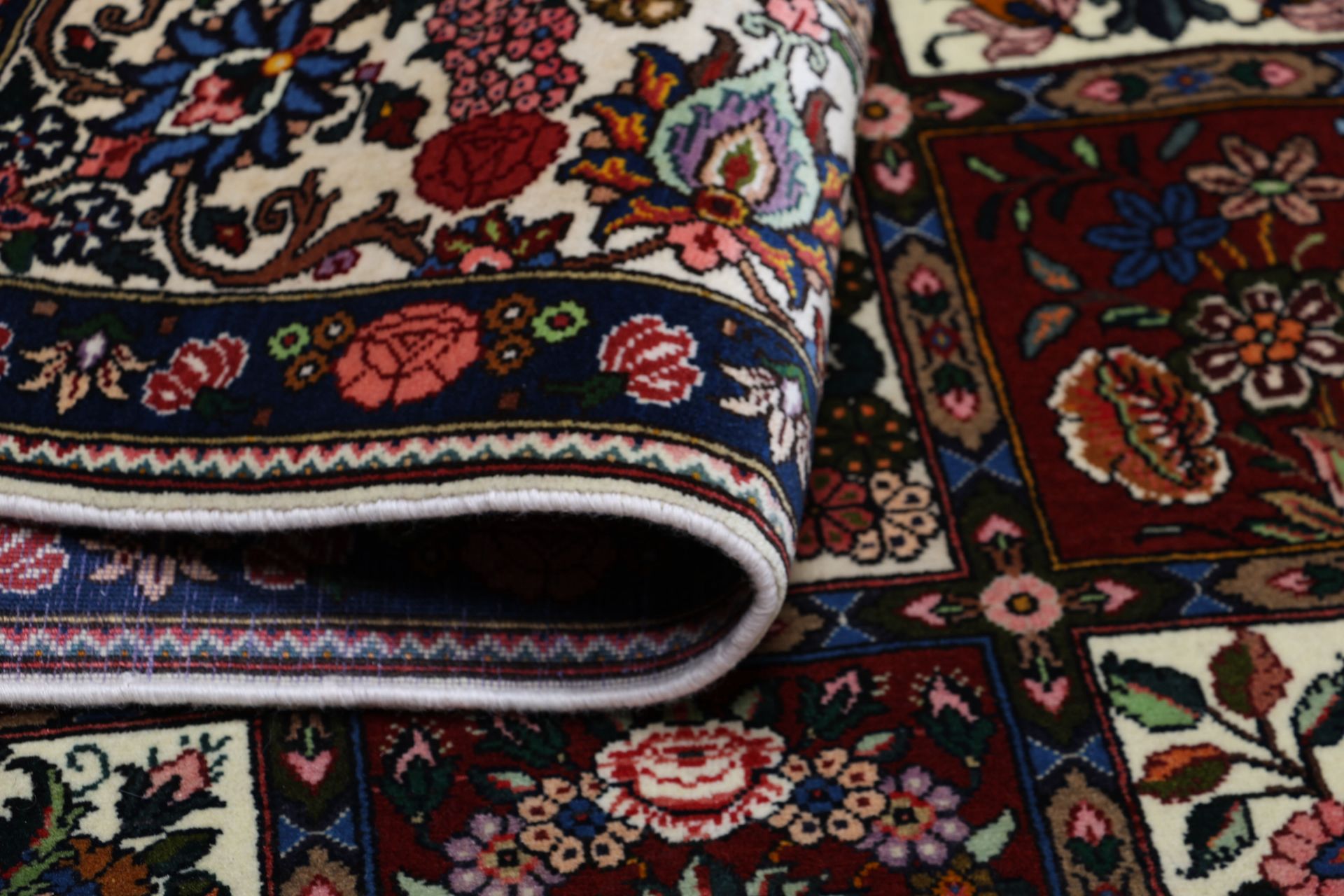 Bakhtiari Persian Rug — hand-knotted, 208 × 312 cm, Wool