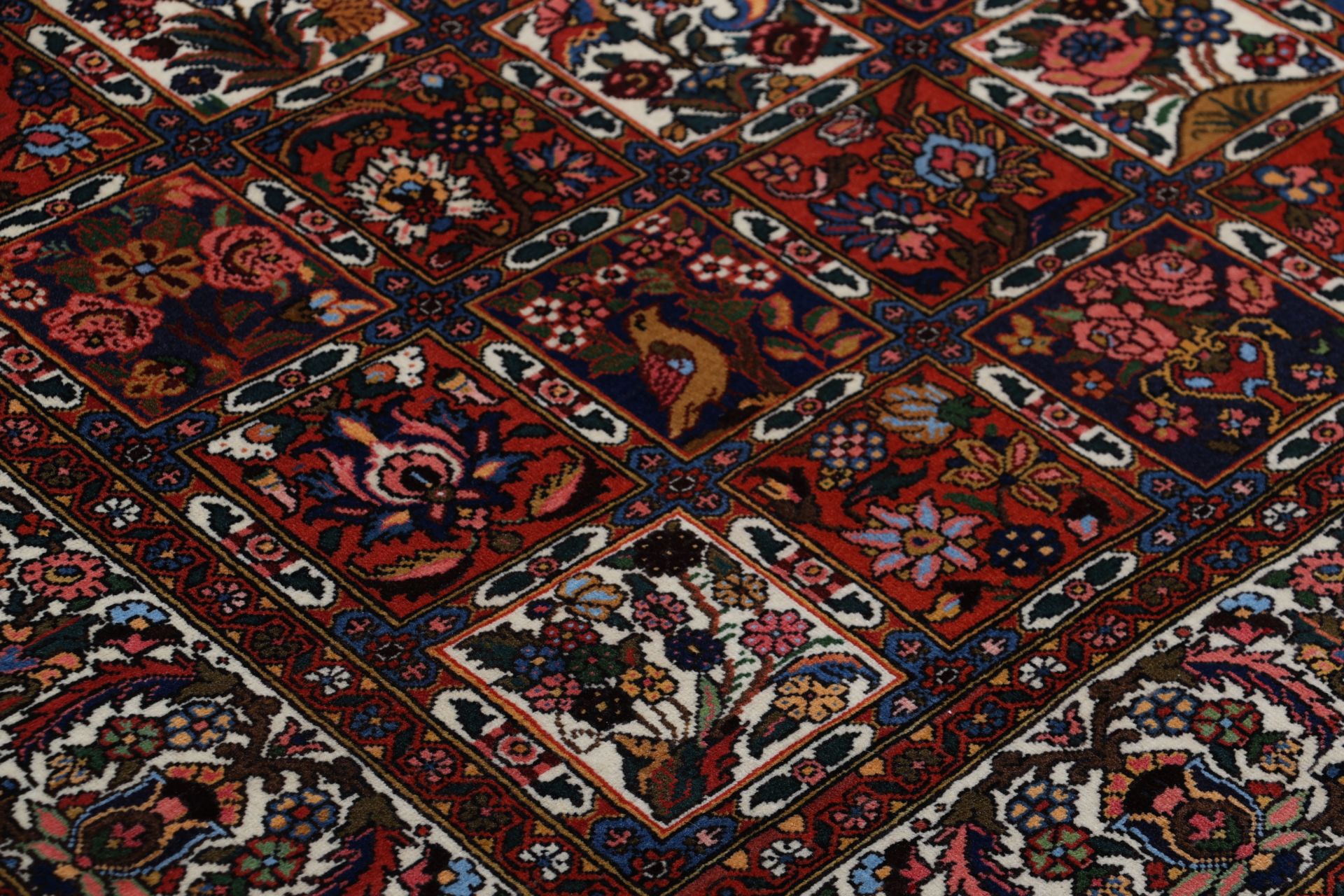 Bakhtiari Persian Rug 197 × 296 cm, Wool, hand-knotted